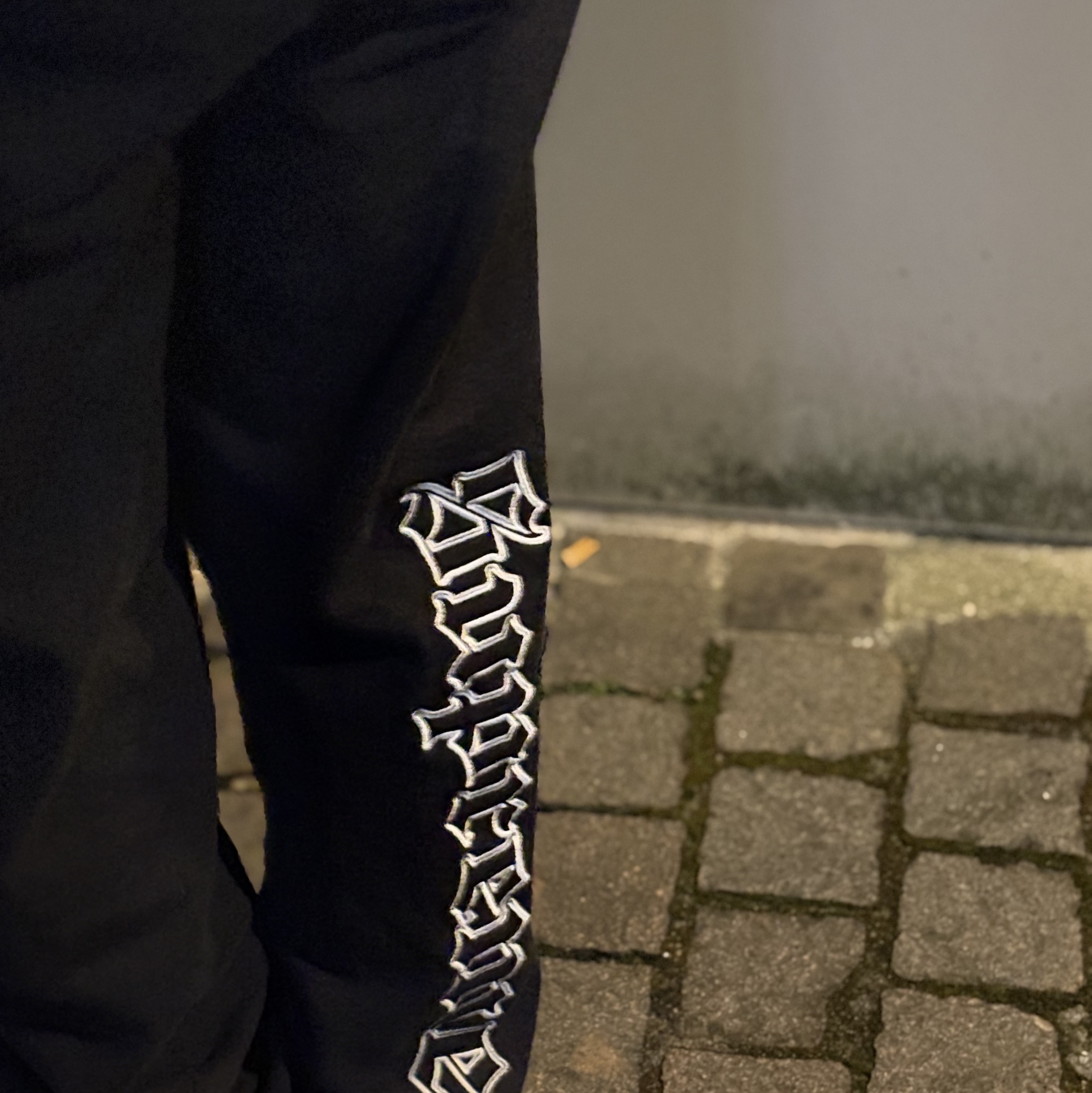 Supreme x Chicago White Sox Sweatpant Ash Grey - 25FW, Supreme x Chicago White Sox Sweatpant Black - 25FW 착용 스타일 - 2