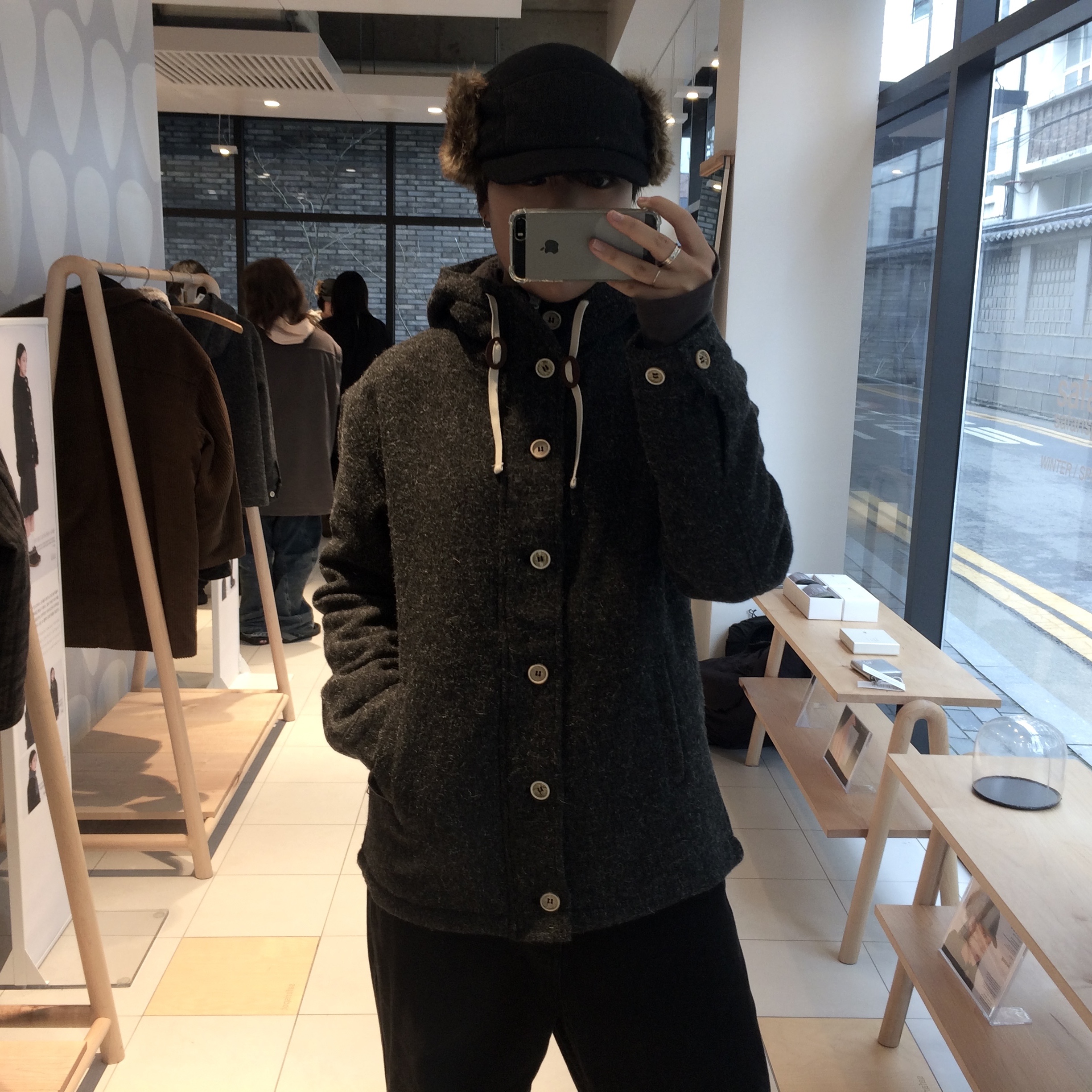 Safarispot Wool Quilting Hooded Coat Charcoal 착용 스타일 - 1
