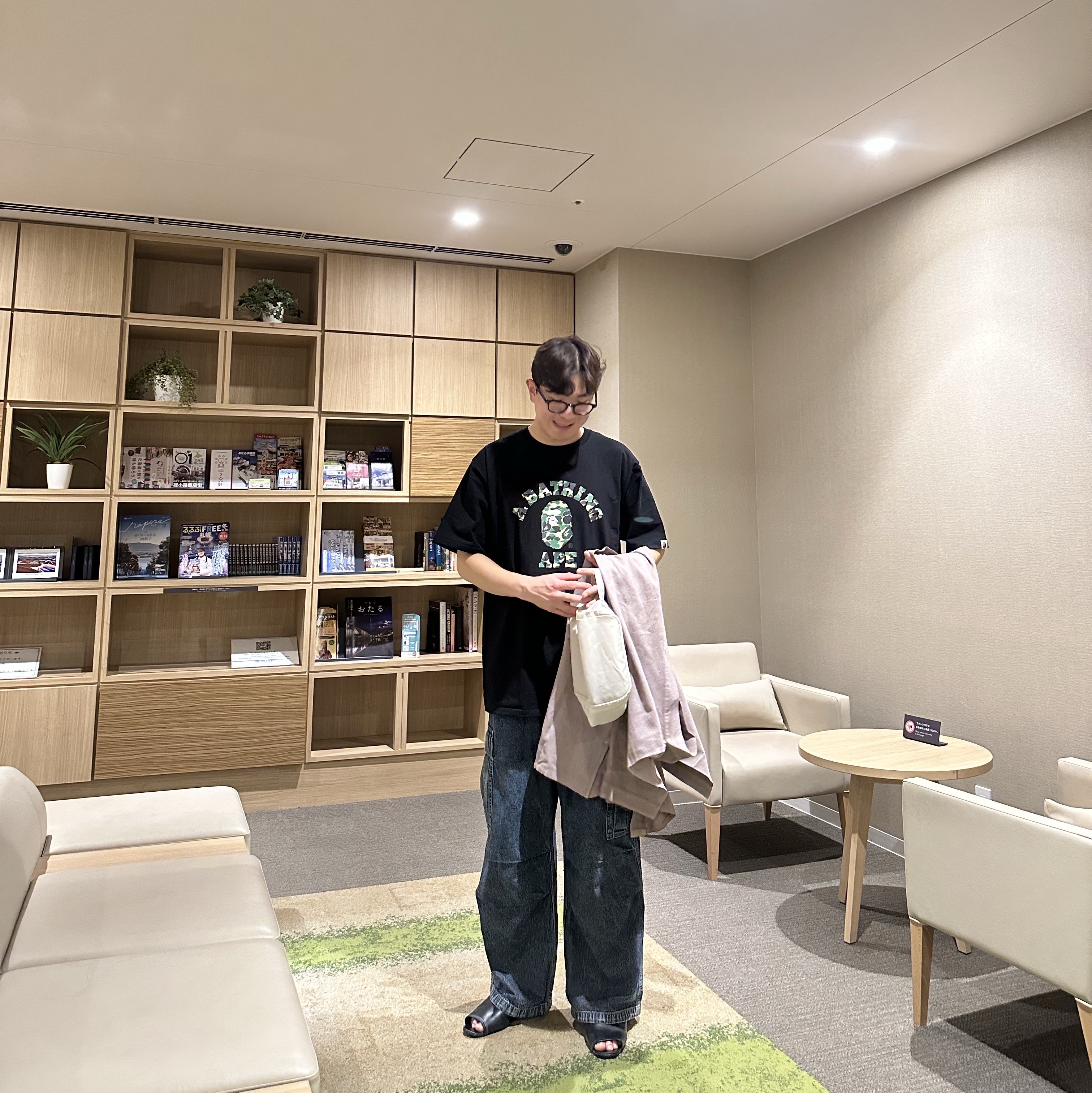 BAPE 1st Camo College T-Shirt Black Green 착용 스타일