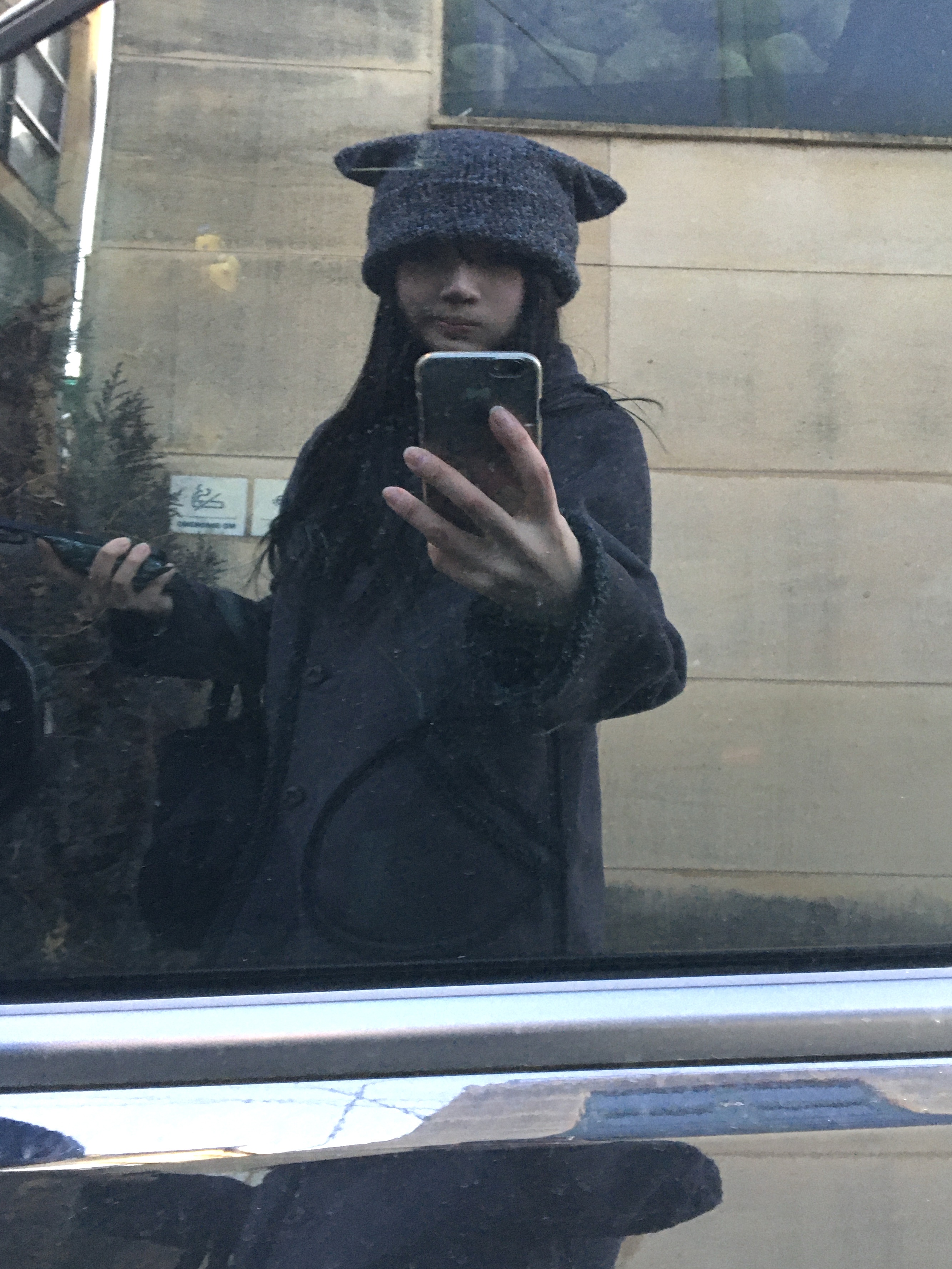 COYSEIO Wide Cat Beanie Grey 착용 스타일