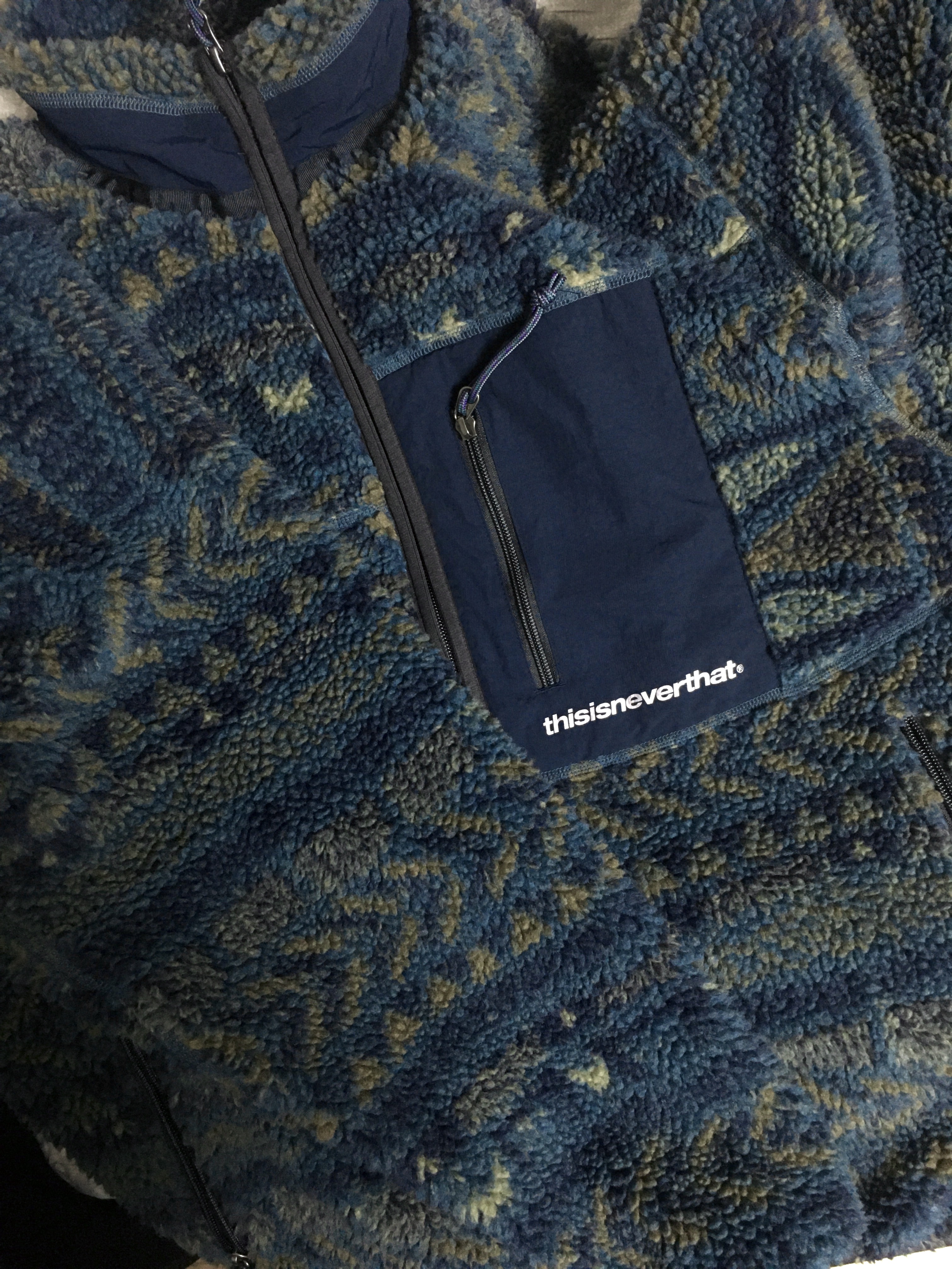 Thisisneverthat SP Sherpa Fleece Jacket Navy 착용 스타일 - 3