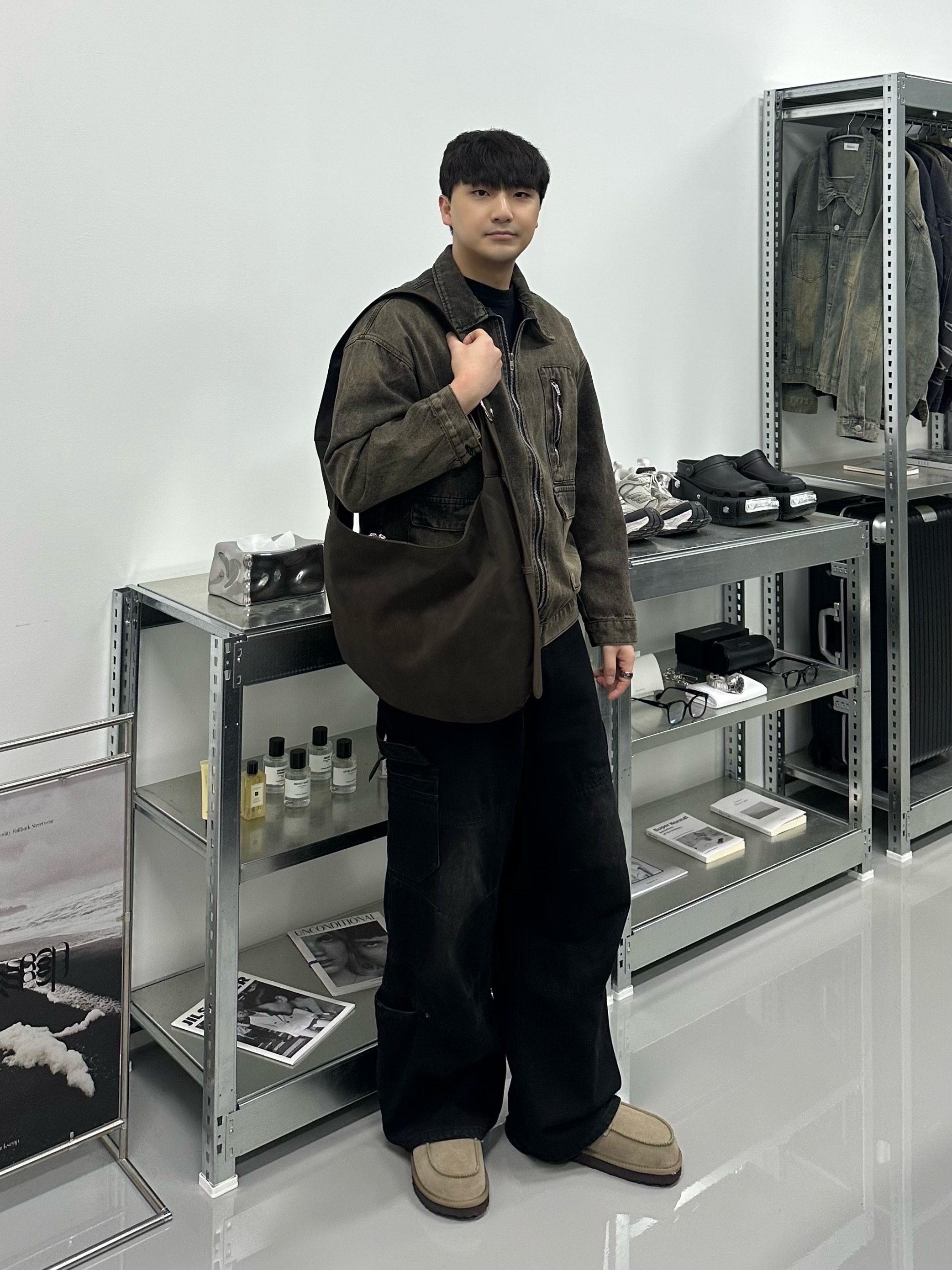 Balenciaga Cargo Sneakers White Grey 착용 스타일 - 1