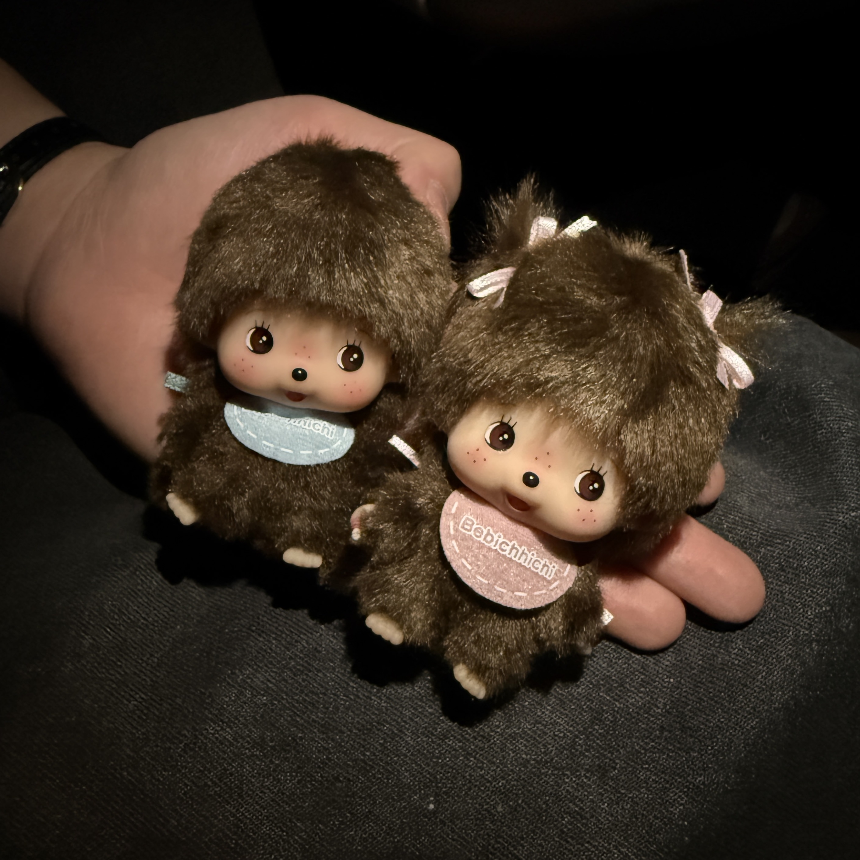 Monchhichi Bebichhichi Bighead SS Girl Key Chain Pink, Monchhichi Bebichhichi Bighead SS Boy Key Chain Blue 착용 스타일