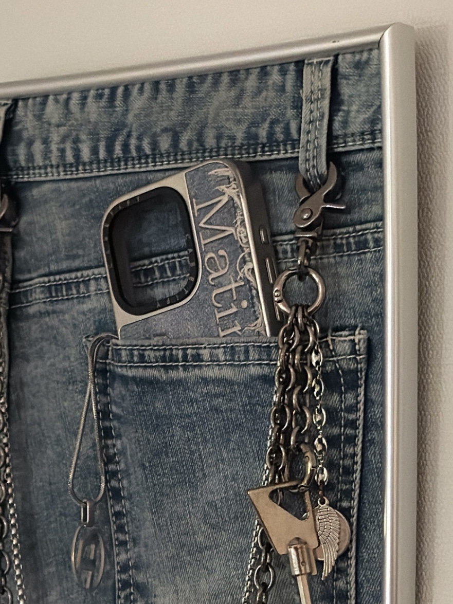Casetify x Matin Kim iPhone Destroyed Denim Magsafe Mirror Case Silver, Diesel Dx1342 Stainless Steel Pendant Necklace Silver 착용 스타일 - 2