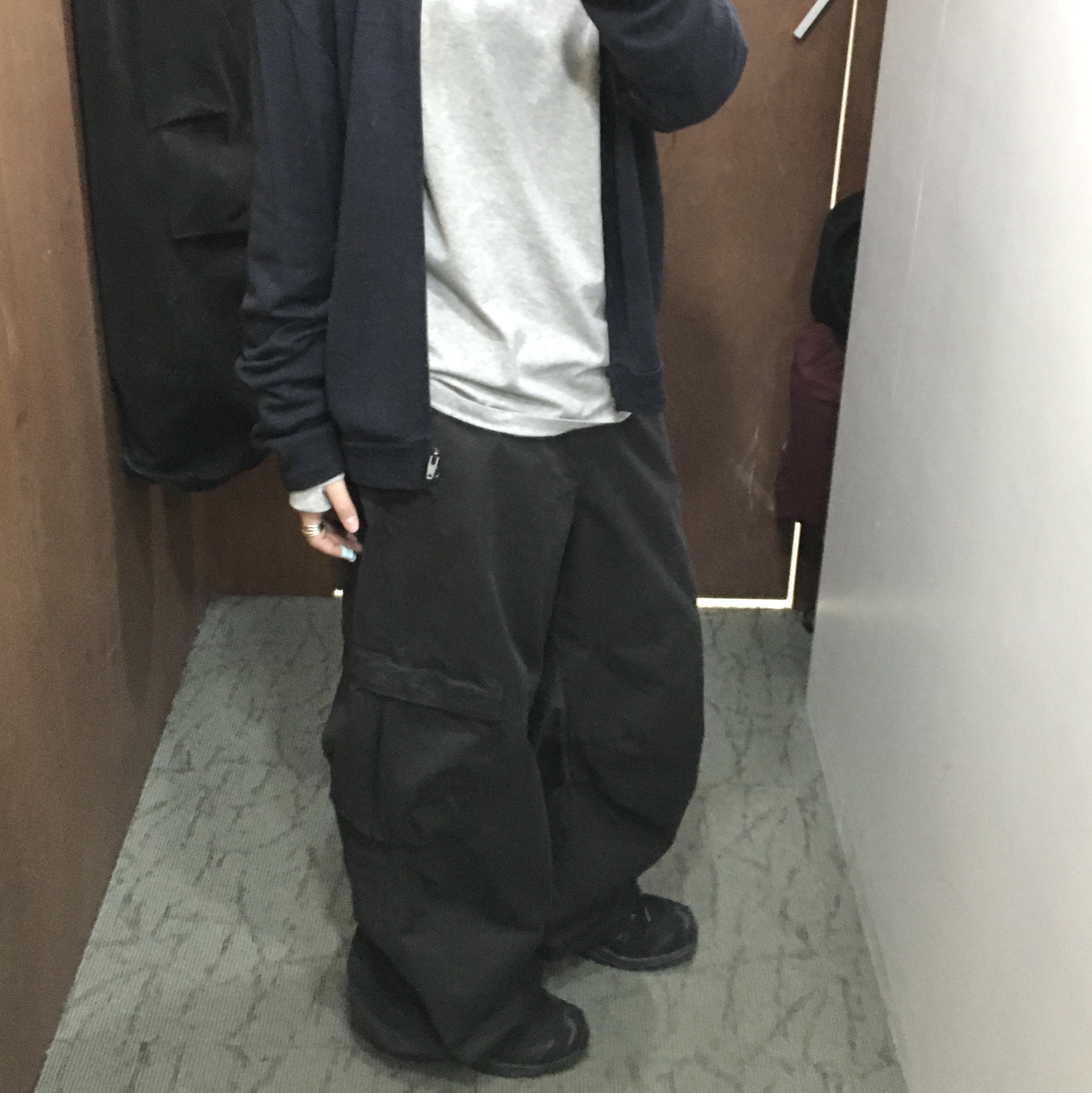Hatchingroom Board Pants V2 Dark Charcoal 착용 스타일 - 2