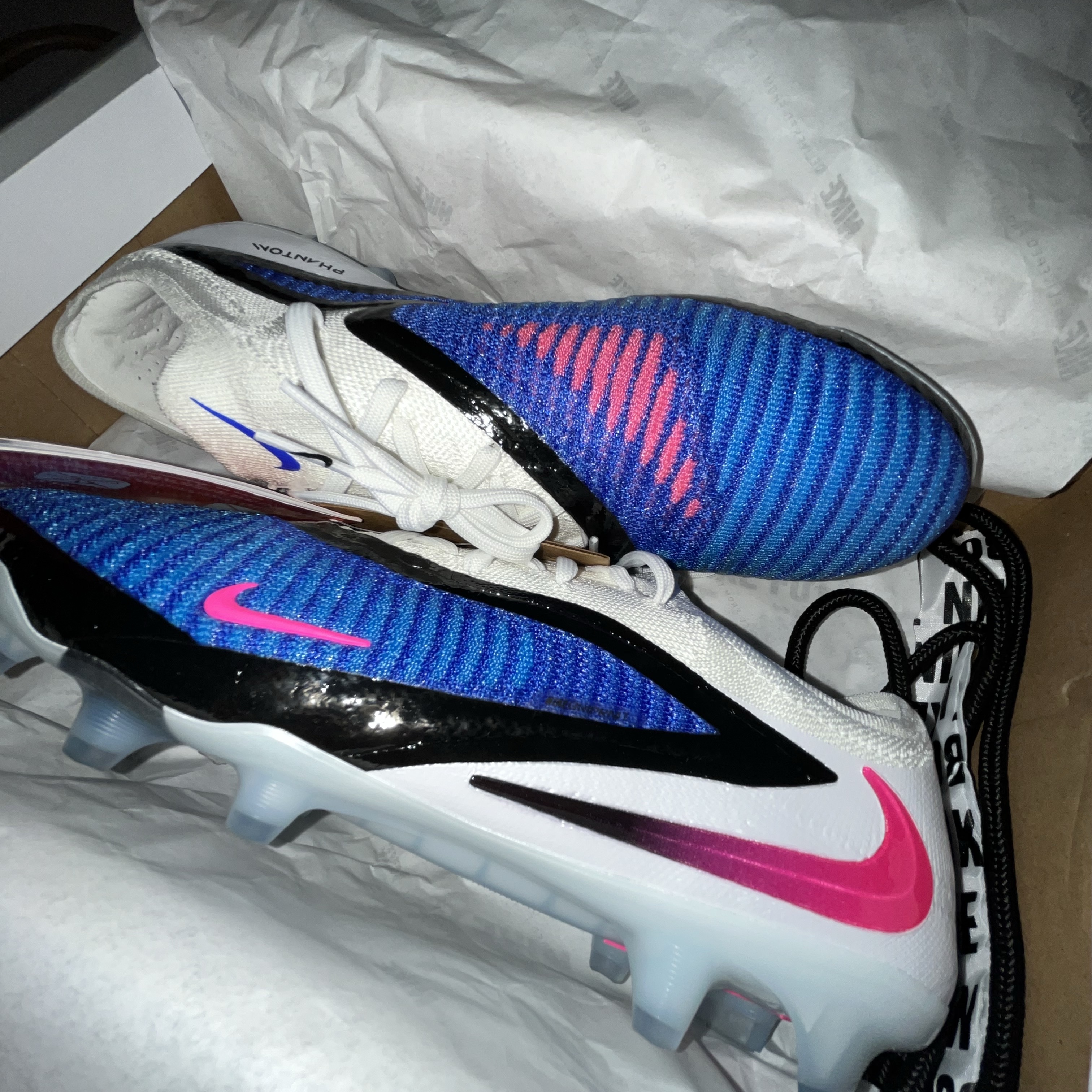Nike Phantom 6 Low Elite AG-Pro Racer Blue Pink Blast 착용 스타일
