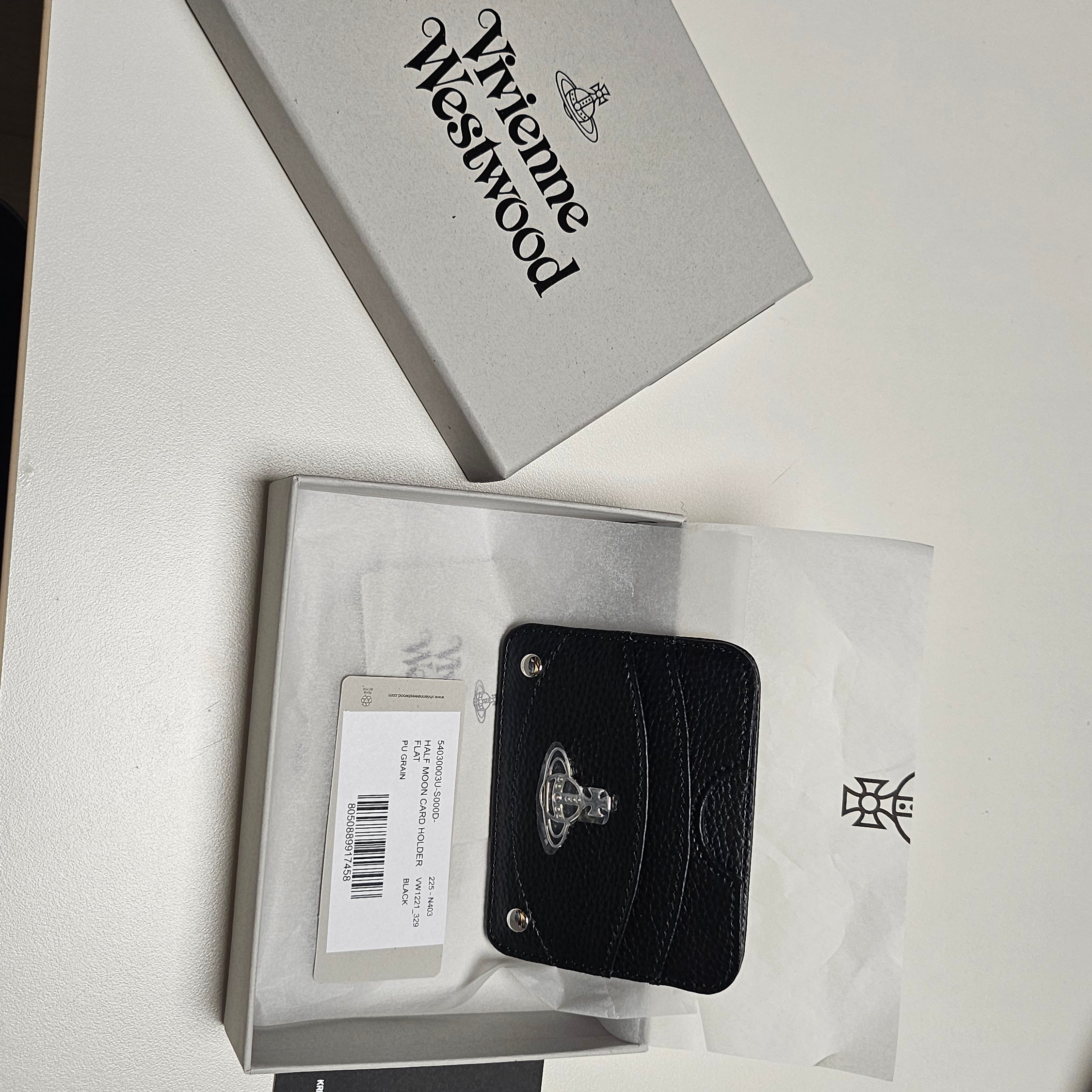 Vivienne Westwood Half Moon Card Holder Black 착용 스타일