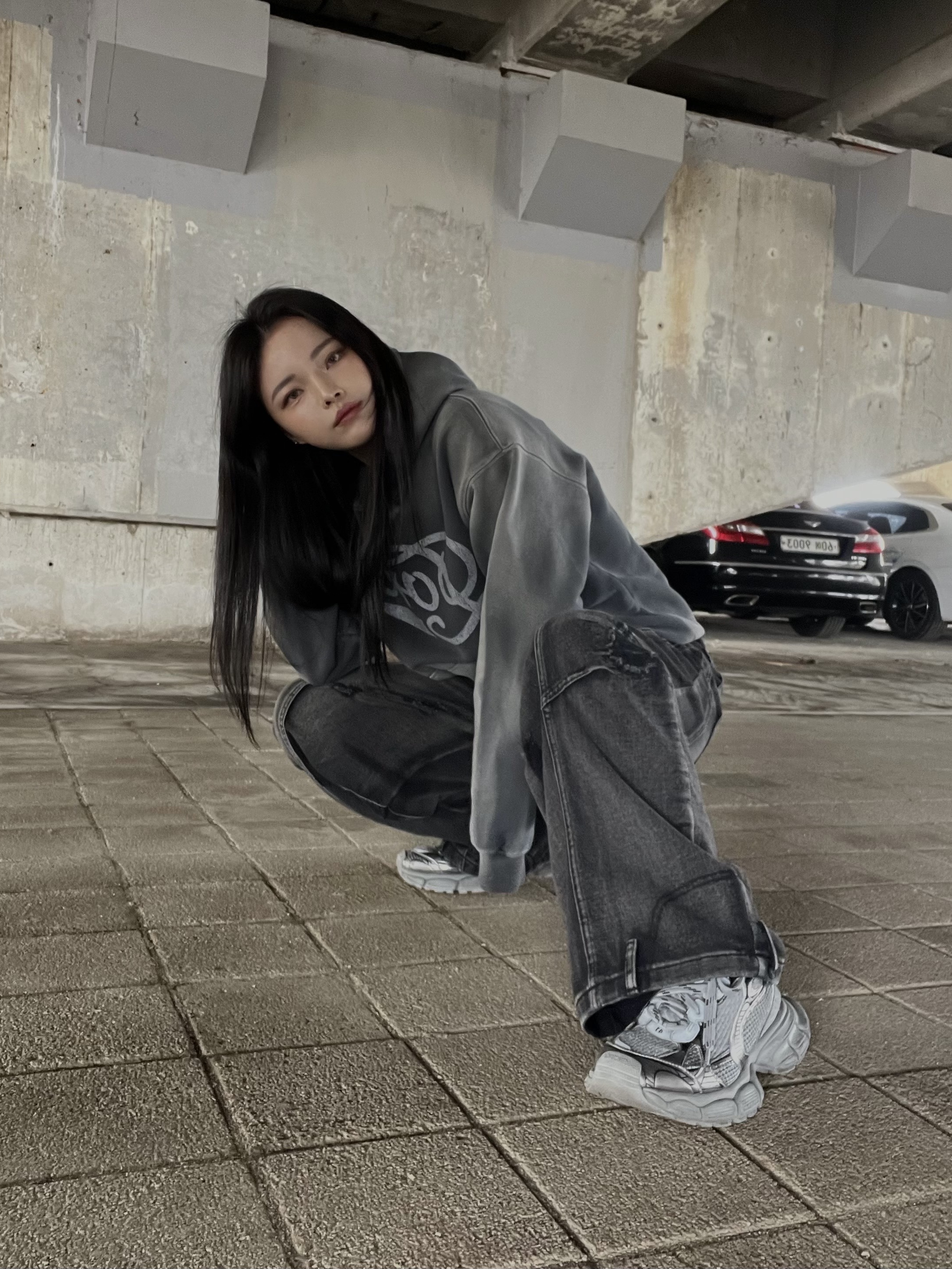 Balenciaga 3XL Sneakers Grey Black 착용 스타일 - 6