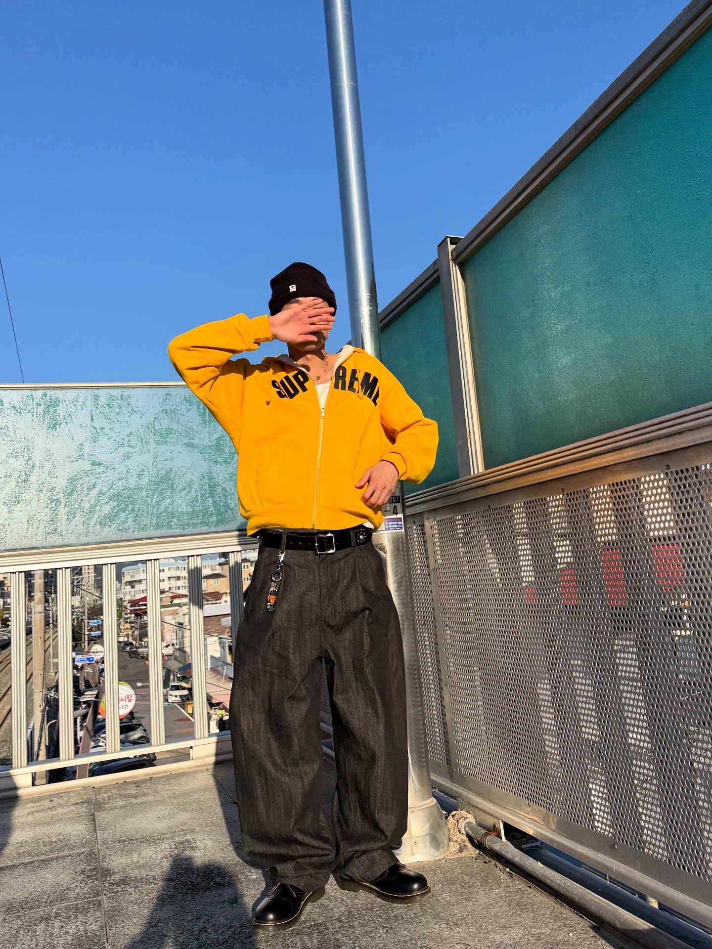 Supreme Arc Thermal Lined Zip Up Hooded Sweatshirt Bright Gold - 25FW, Dr. Martens 1461 Smooth Black 착용 스타일 - 3