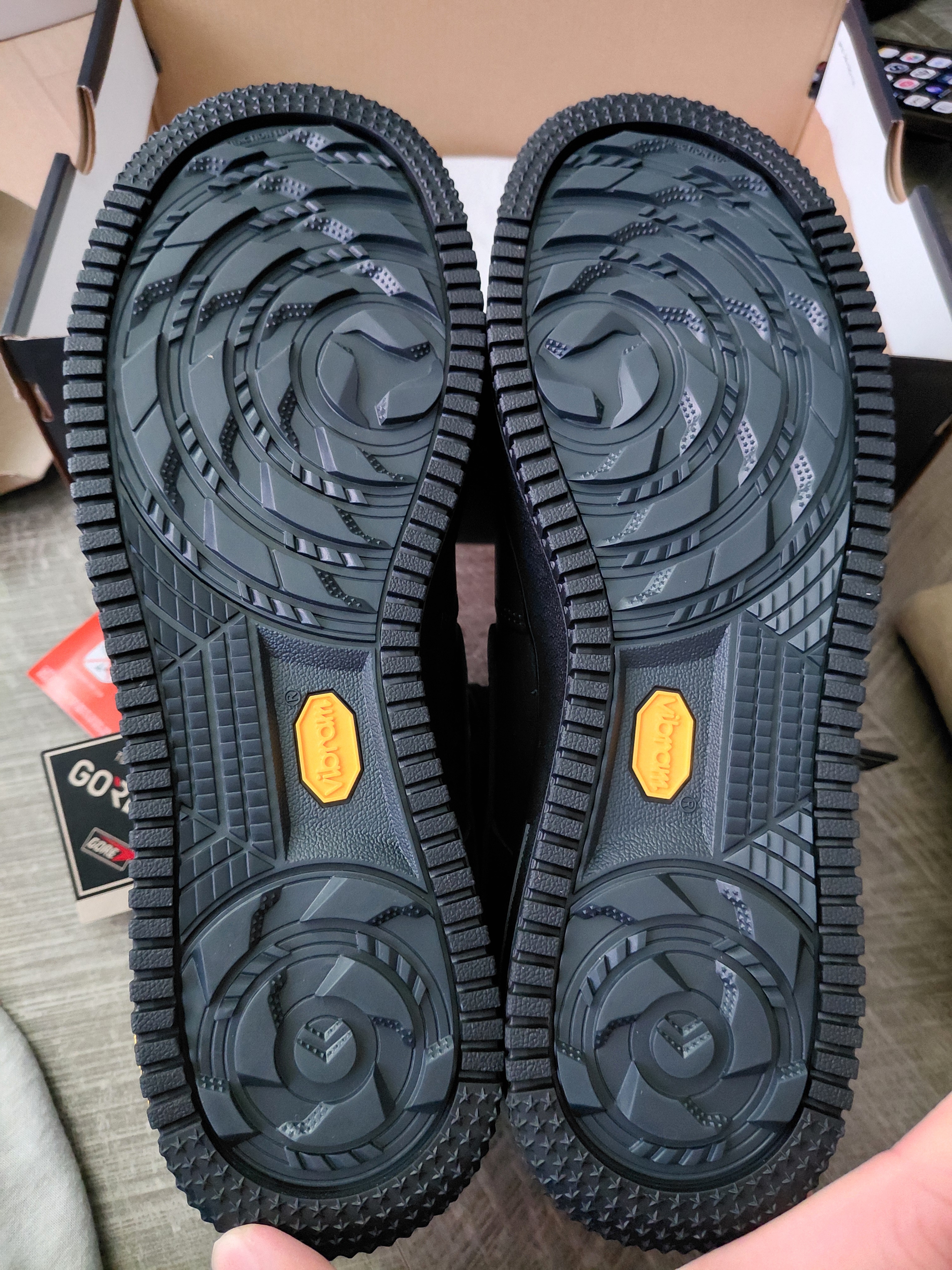 Nike Air Force 1 Low Gore-Tex Vibram Off Noir and Black 착용 스타일 - 3