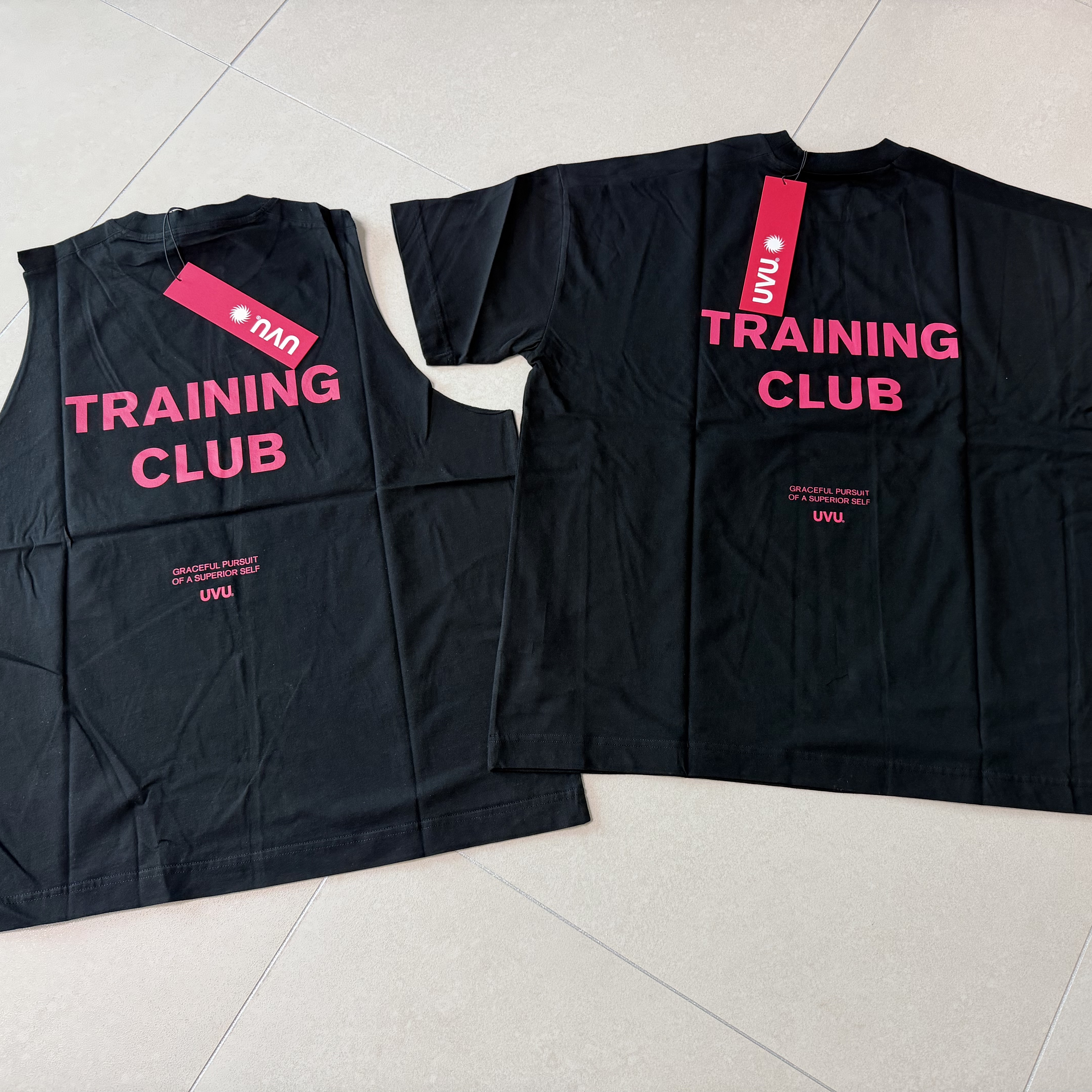 UVU Training Club Cut Off Black Pink, UVU Training Club T-Shirt Black Pink 착용 스타일