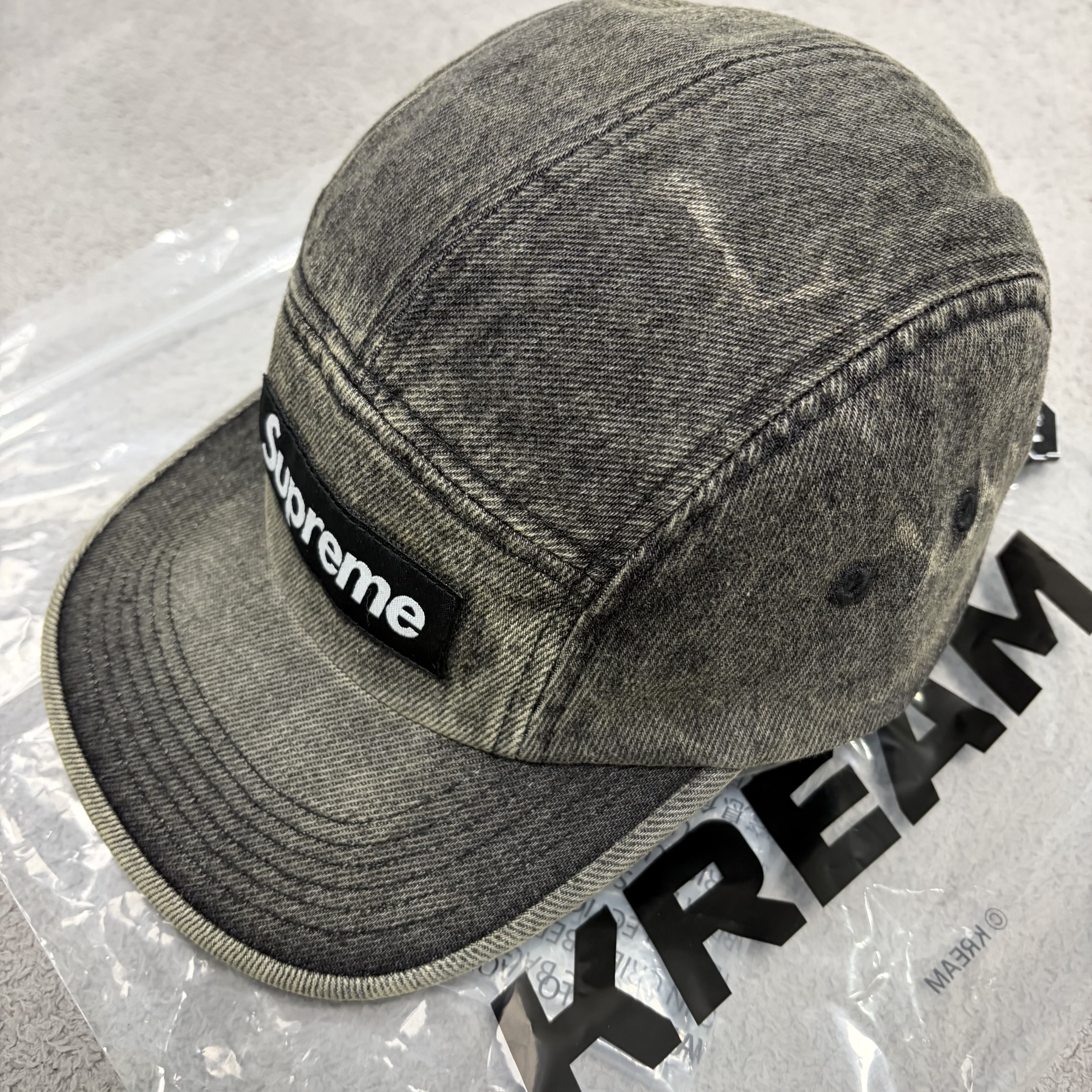 Supreme Denim Camp Cap Washed Black - 25FW 착용 스타일