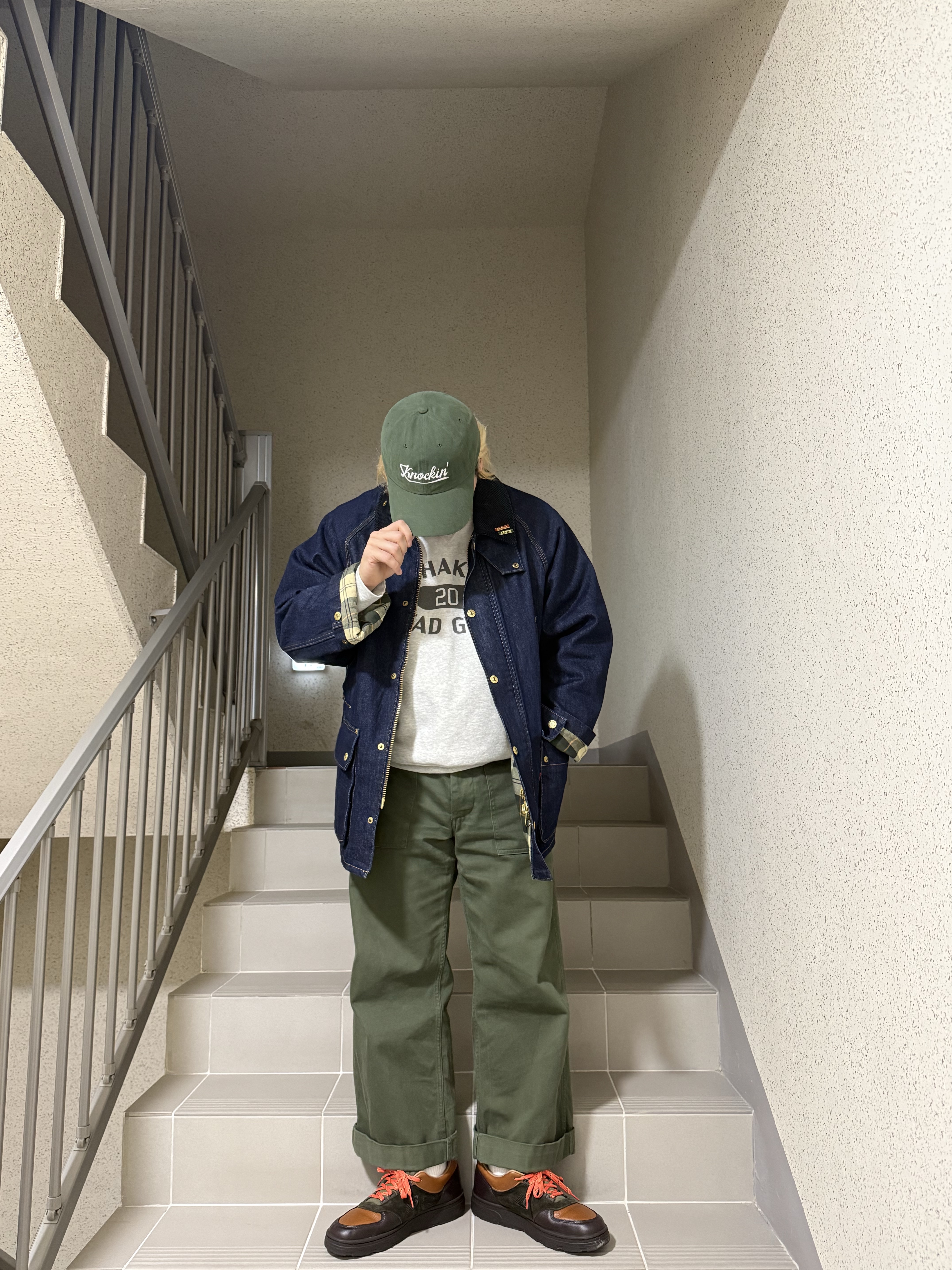 New Balance x Drake's Allerdale Made in UK Brown Olive 착용 스타일 - 4