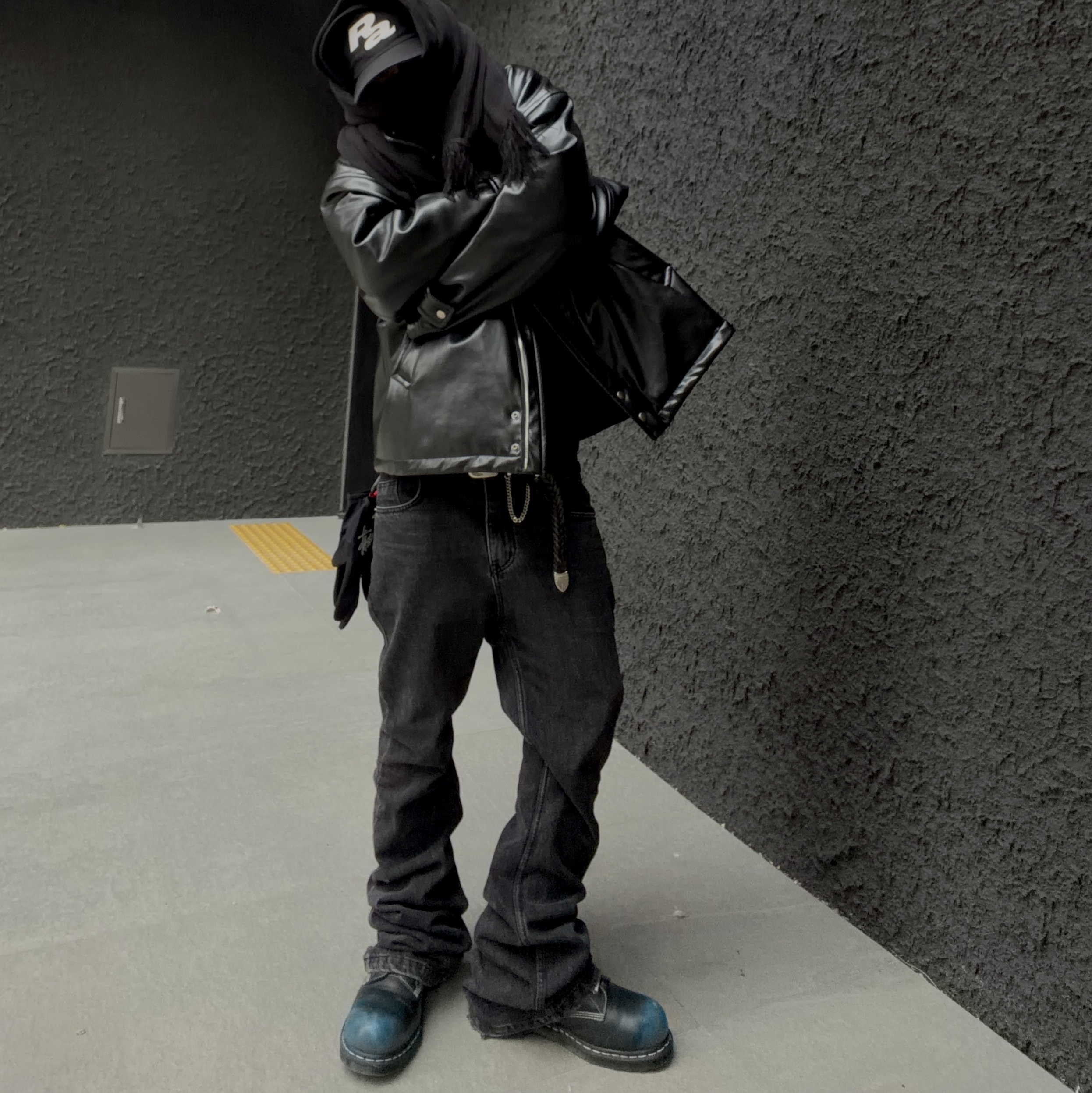 Jieda Western Belt Black, Stussy Mechanix Gloves Black 착용 스타일 - 1