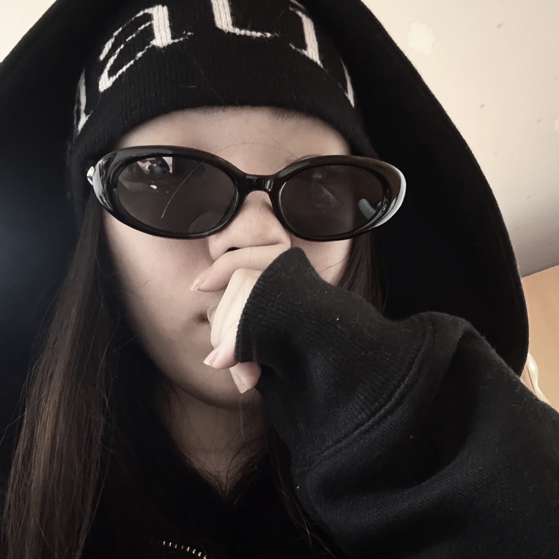 Matin Kim Logo Jacquard Short Beanie Black, Deus Ex Machina College Address Hoodie Zip Up Black 착용 스타일
