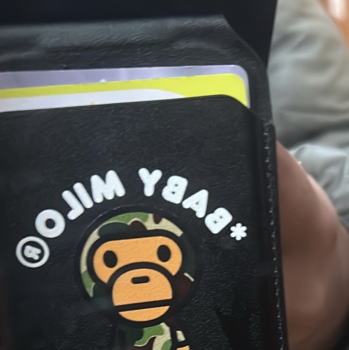 BAPE Baby Milo MagSafe Card Holder Black 착용 스타일