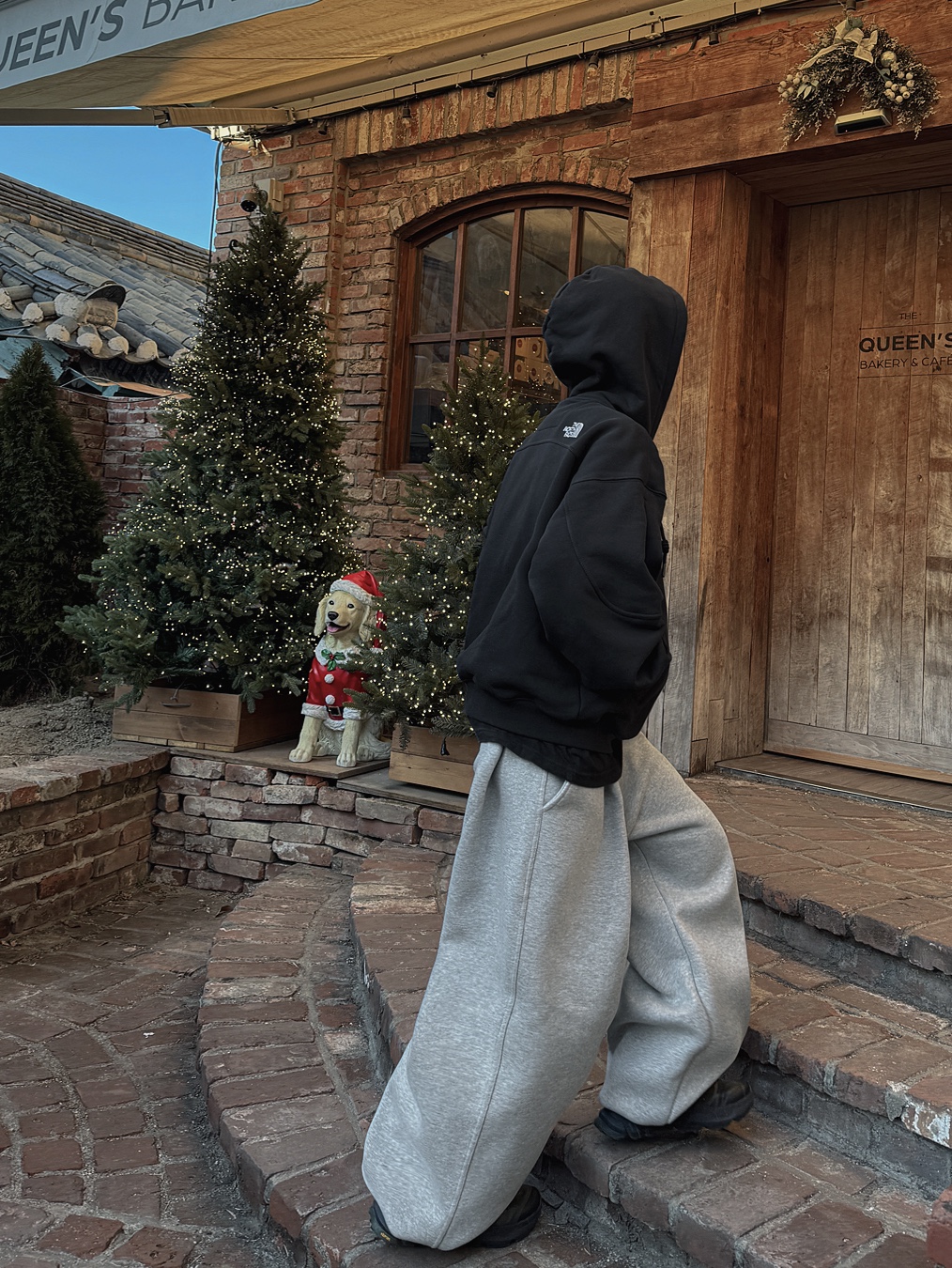 The North Face Dayoff Hood Zip Up Black - 25FW, Oakley Light Breathe Triple Black 착용 스타일 - 5
