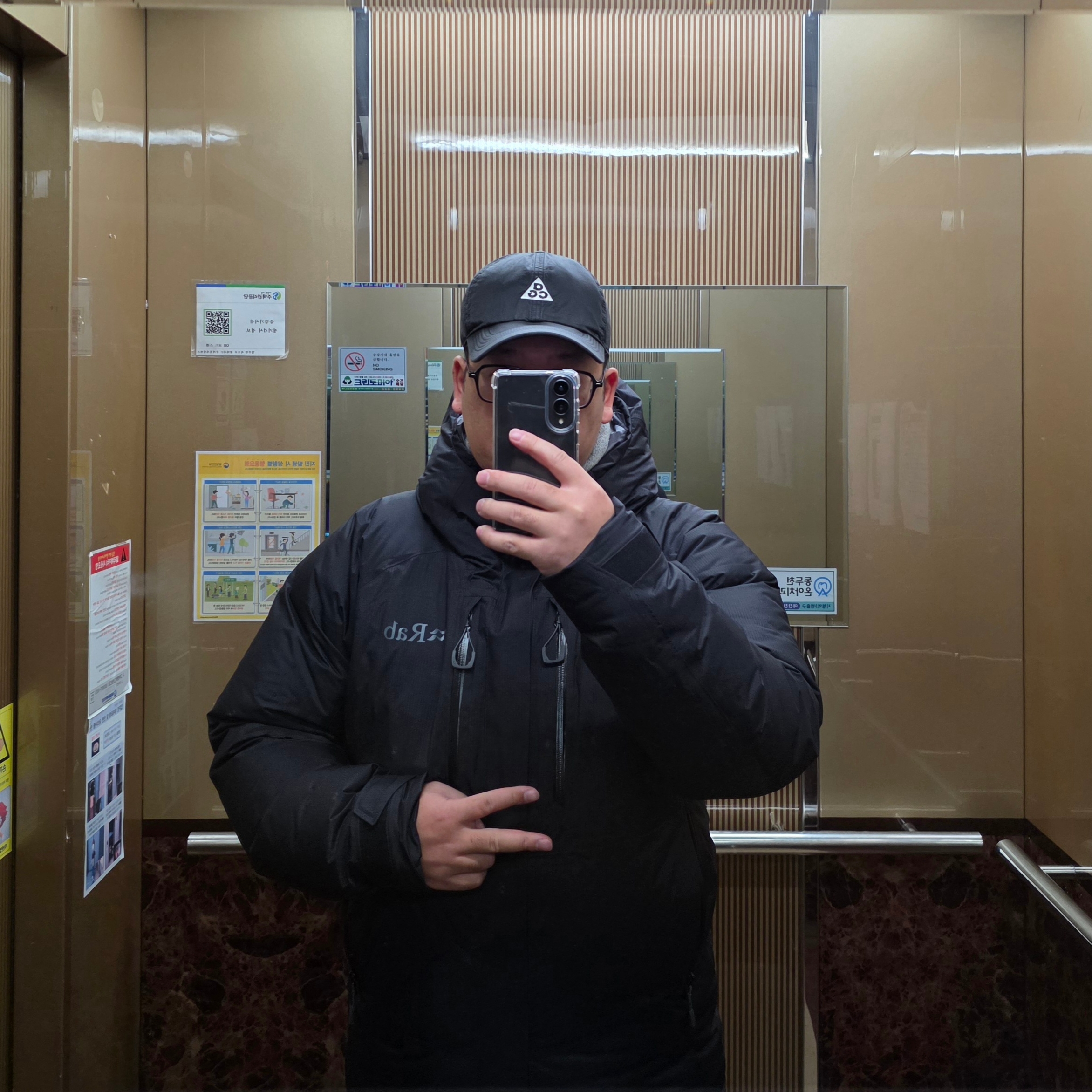 Rab Batura Waterproof Down Jacket Black 착용 스타일