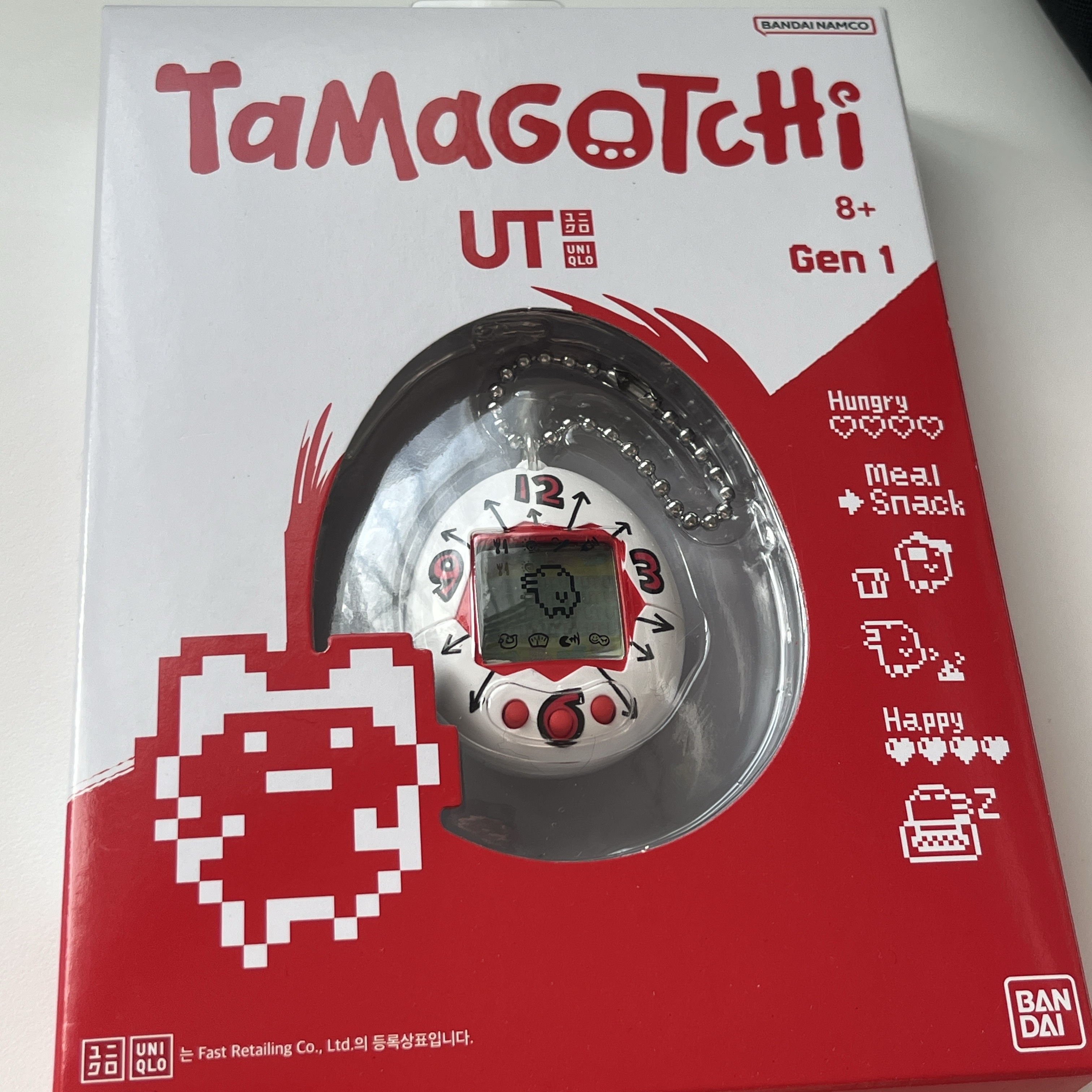 Tamagotchi x Uniqlo UT Original Tamagotchi White 착용 스타일
