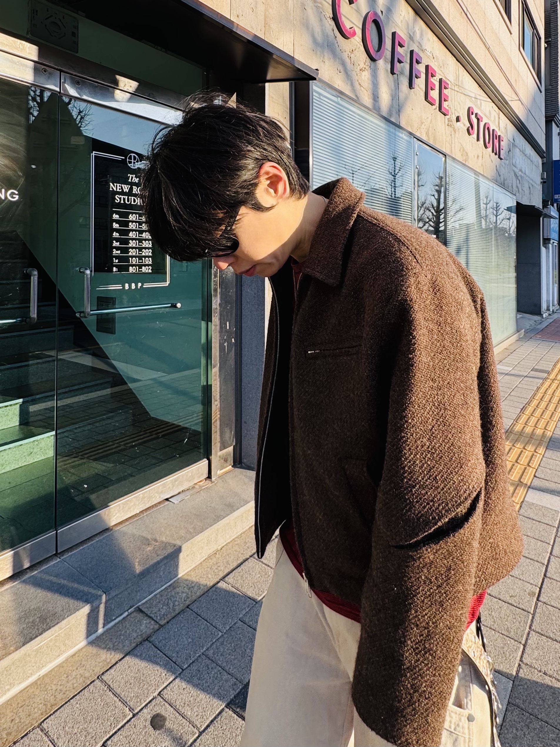Farfromwhat Far Wool Arm Cutline Jacket, MJD x Kamien Double Hole Belt Oak Brown 착용 스타일 - 2