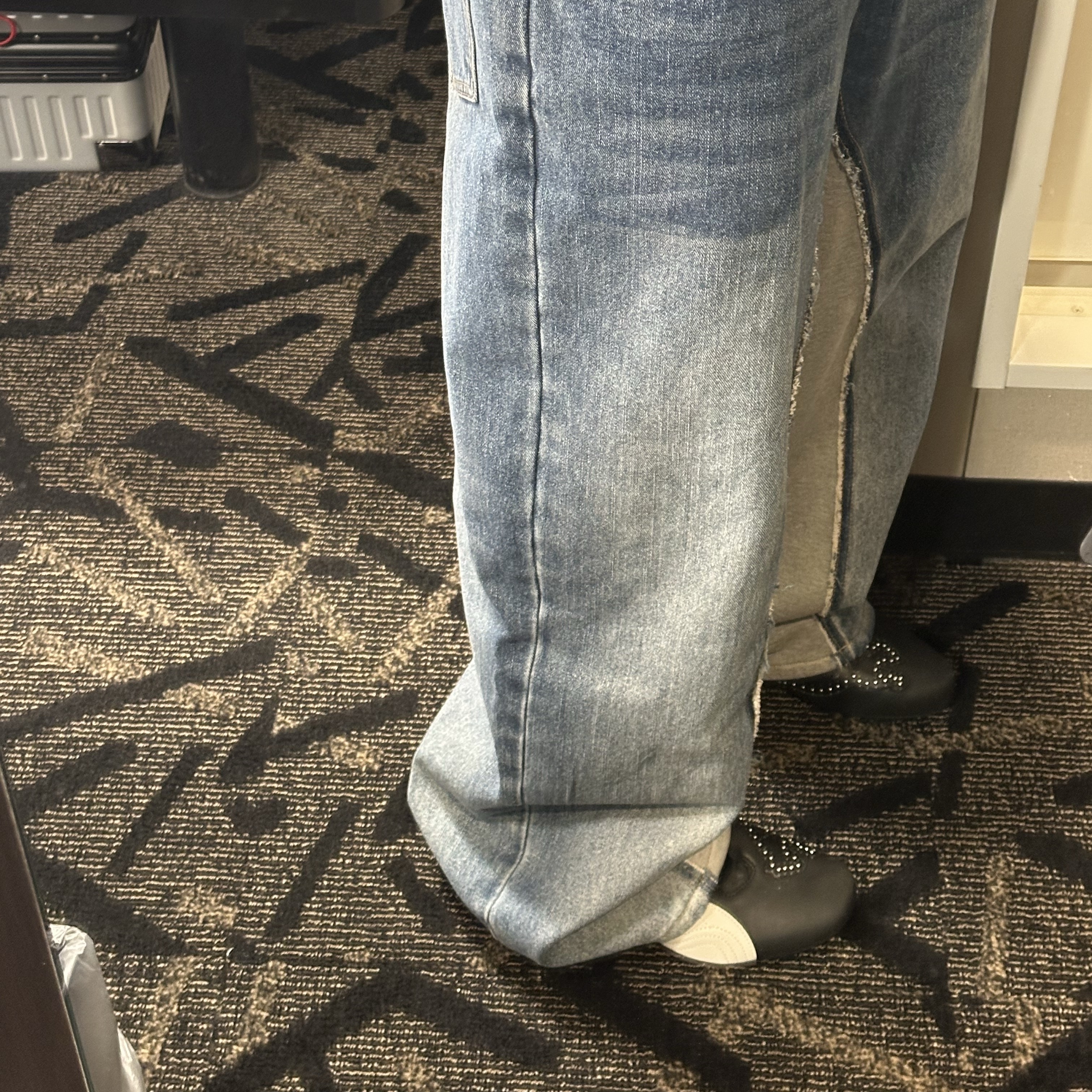 Puma Future Cat Studs Black Frosted Ivory, Balenciaga 3XL Sneakers Black White 착용 스타일 - 1