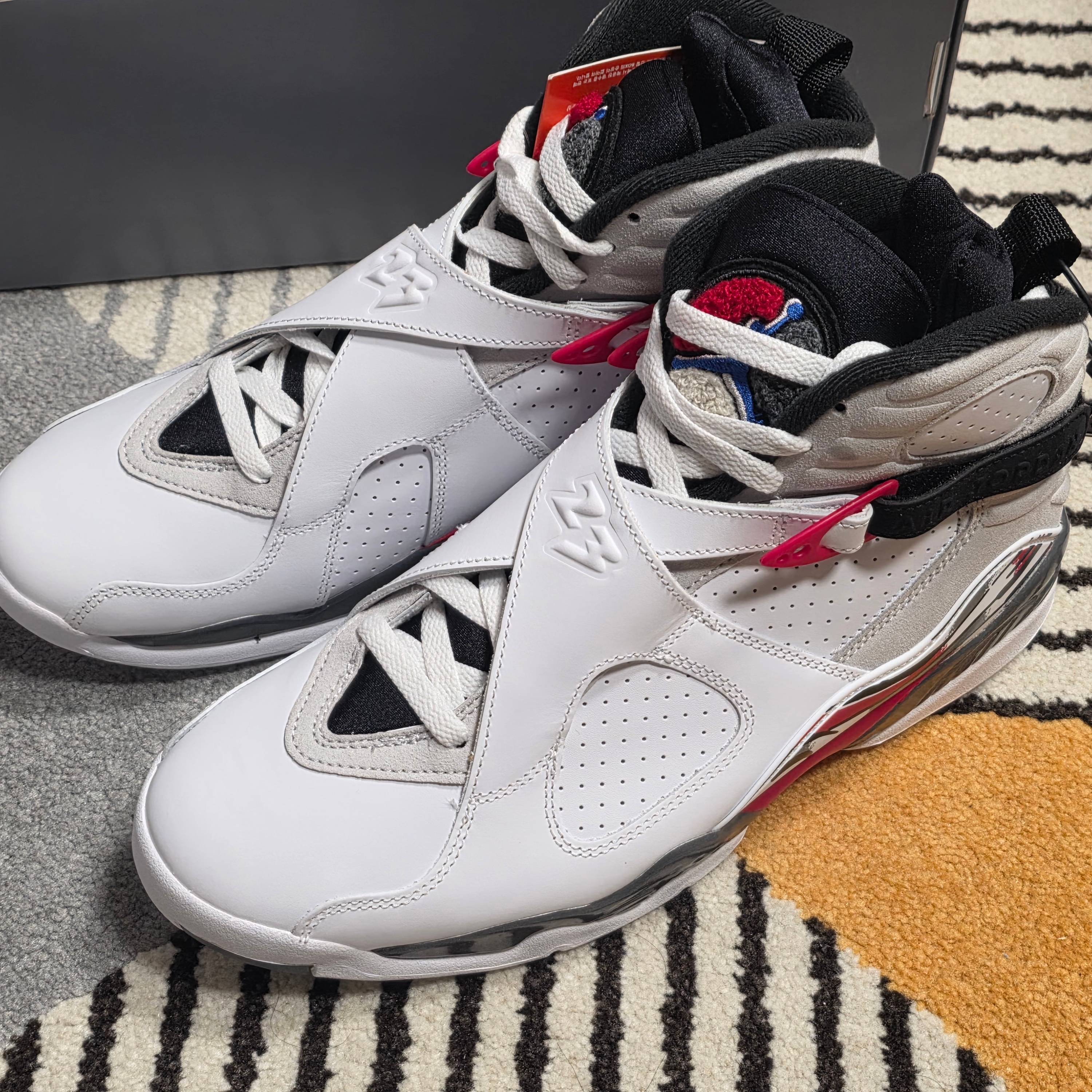 Jordan 8 Retro Bugs Bunny 2025 착용 스타일 - 3