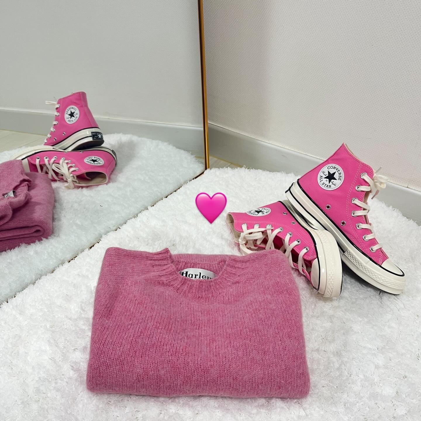Harley of Scotland Shaggy Dog Crewneck Sweater Ballerina, Converse Chuck 70 High Vintage Canvas Pink 착용 스타일 - 1