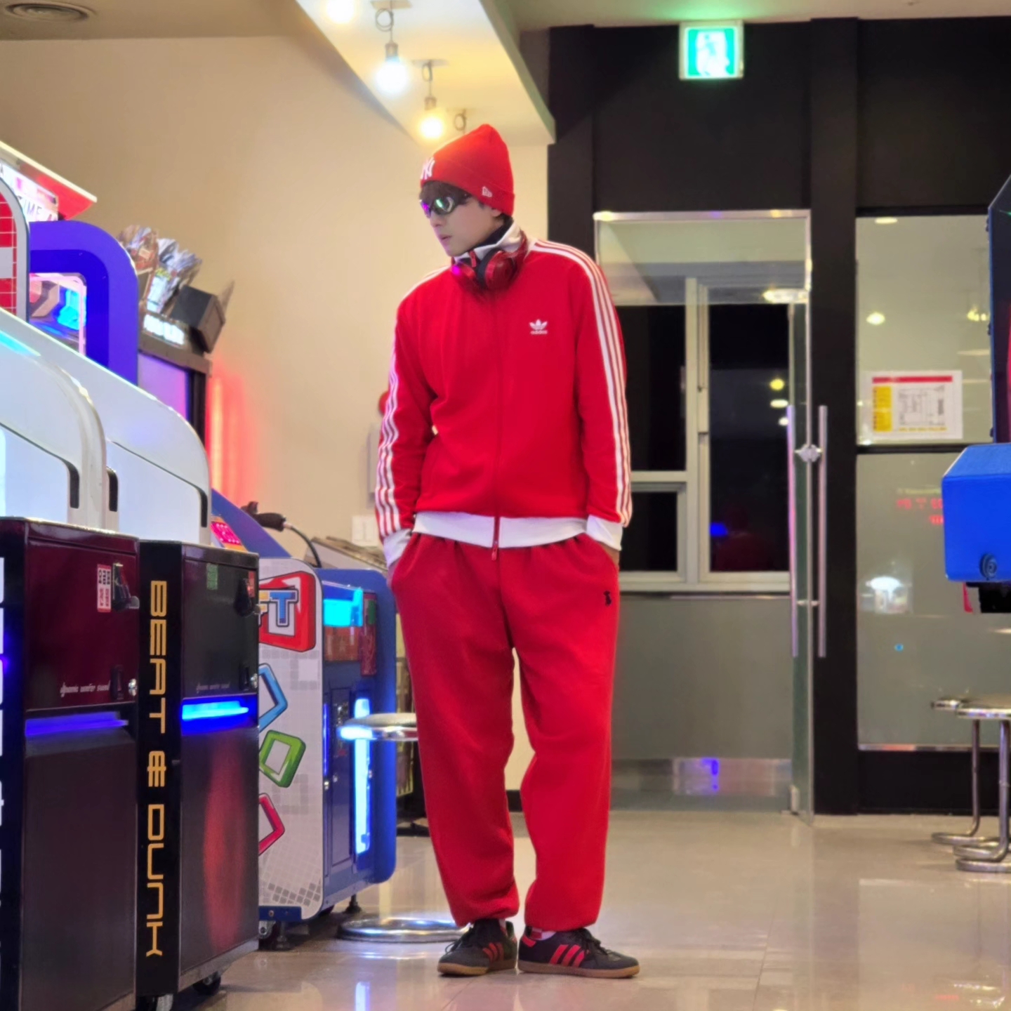 Adidas Adicolor Classic Beckenbauer Track Top Better Scarlet White - US Sizing, Adidas Adicolor Classic Beckenbauer Track Top Better Scarlet White - KR Sizing 착용 스타일 - 7