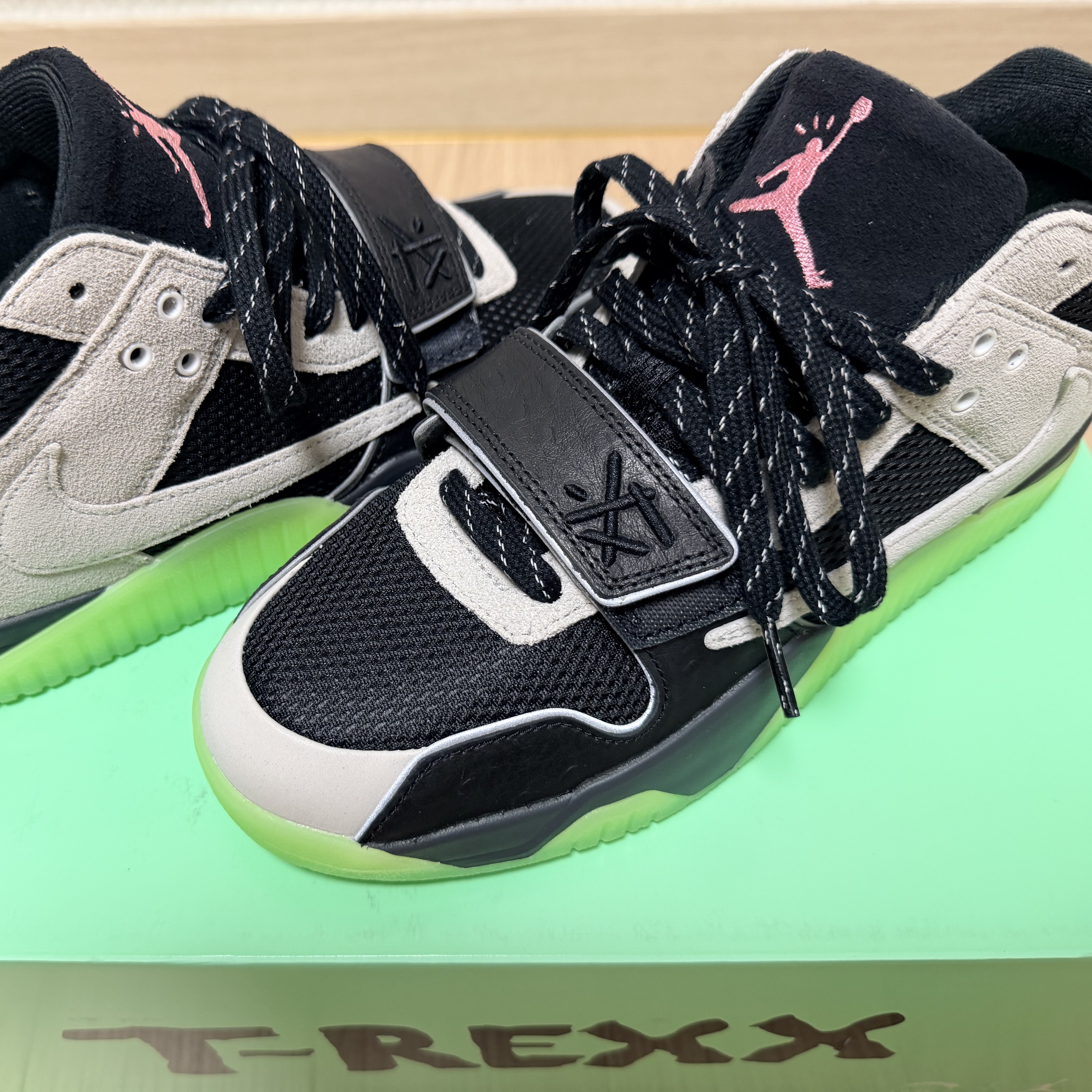 Jordan x Travis Scott x Chase B Jumpman Jack TR Black Night Silver 착용 스타일 - 1