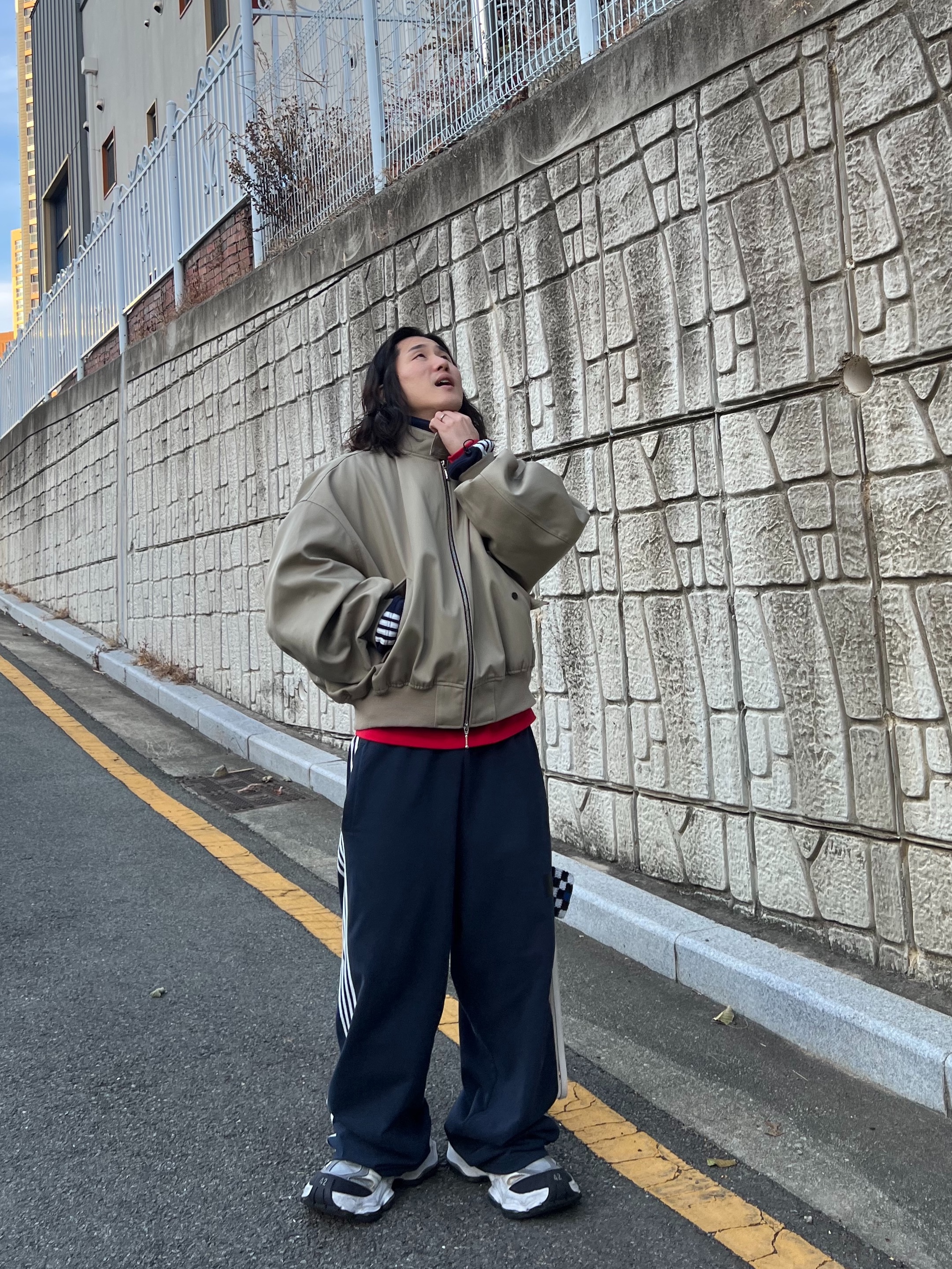 Balenciaga Cargo Sneakers White Grey, Gless Harrington Jacket 014 Beige 착용 스타일 - 2
