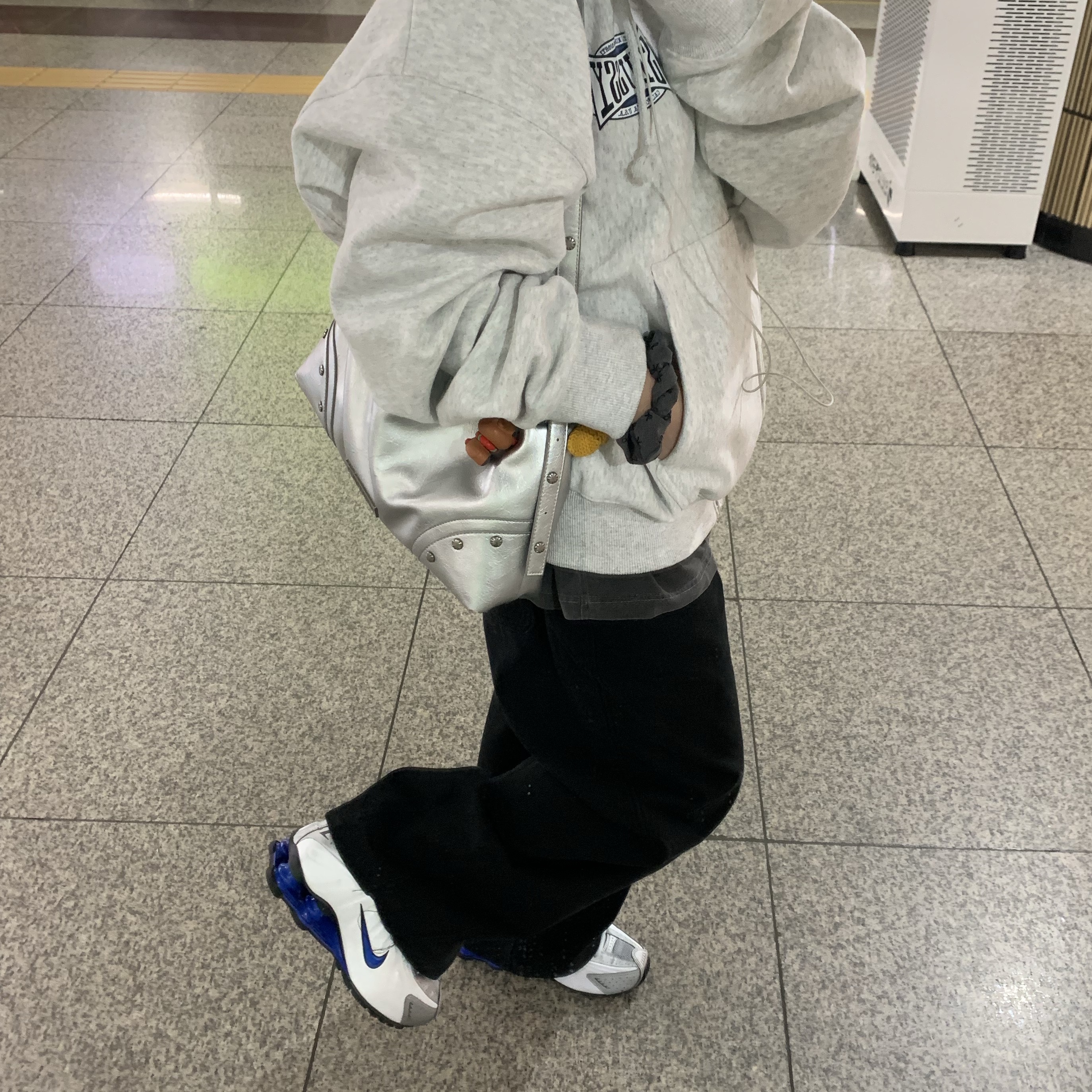 Nike Shox R4 White Racer Blue, Stussy Champion Oval Zip Hoodie Ash Heather 착용 스타일 - 2