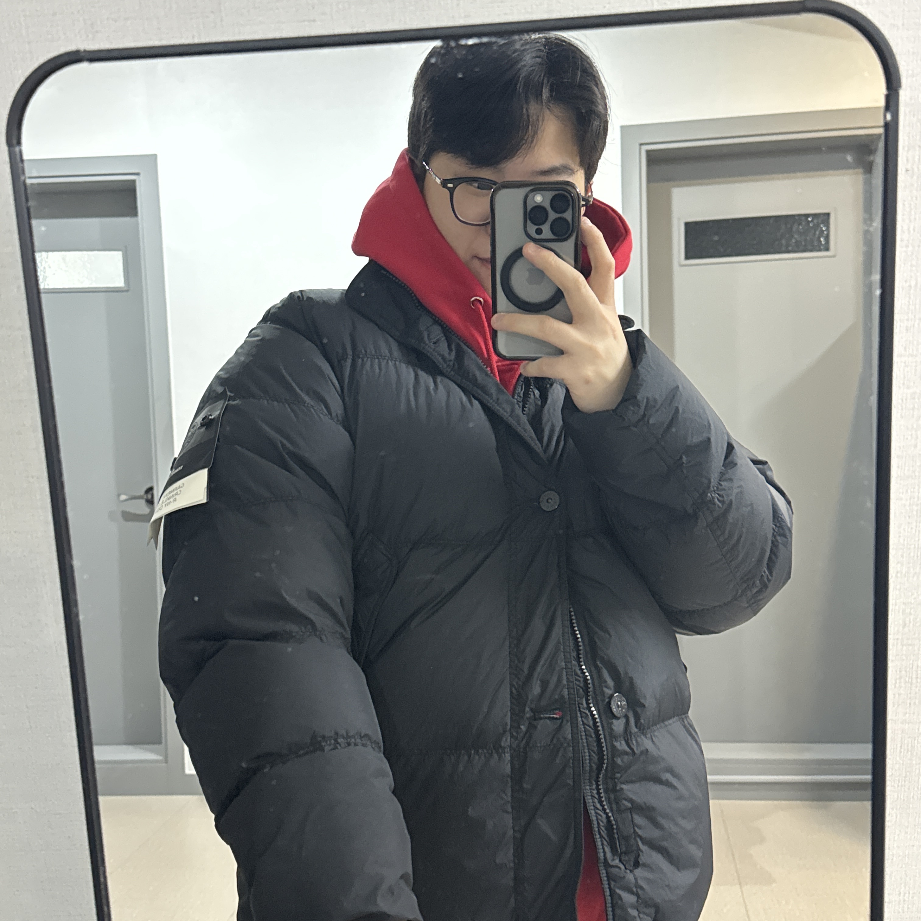 Stone Island 40123 Garment Dyed Crinkle Reps R-NY Down Jacket Black - 24FW 착용 스타일 - 1