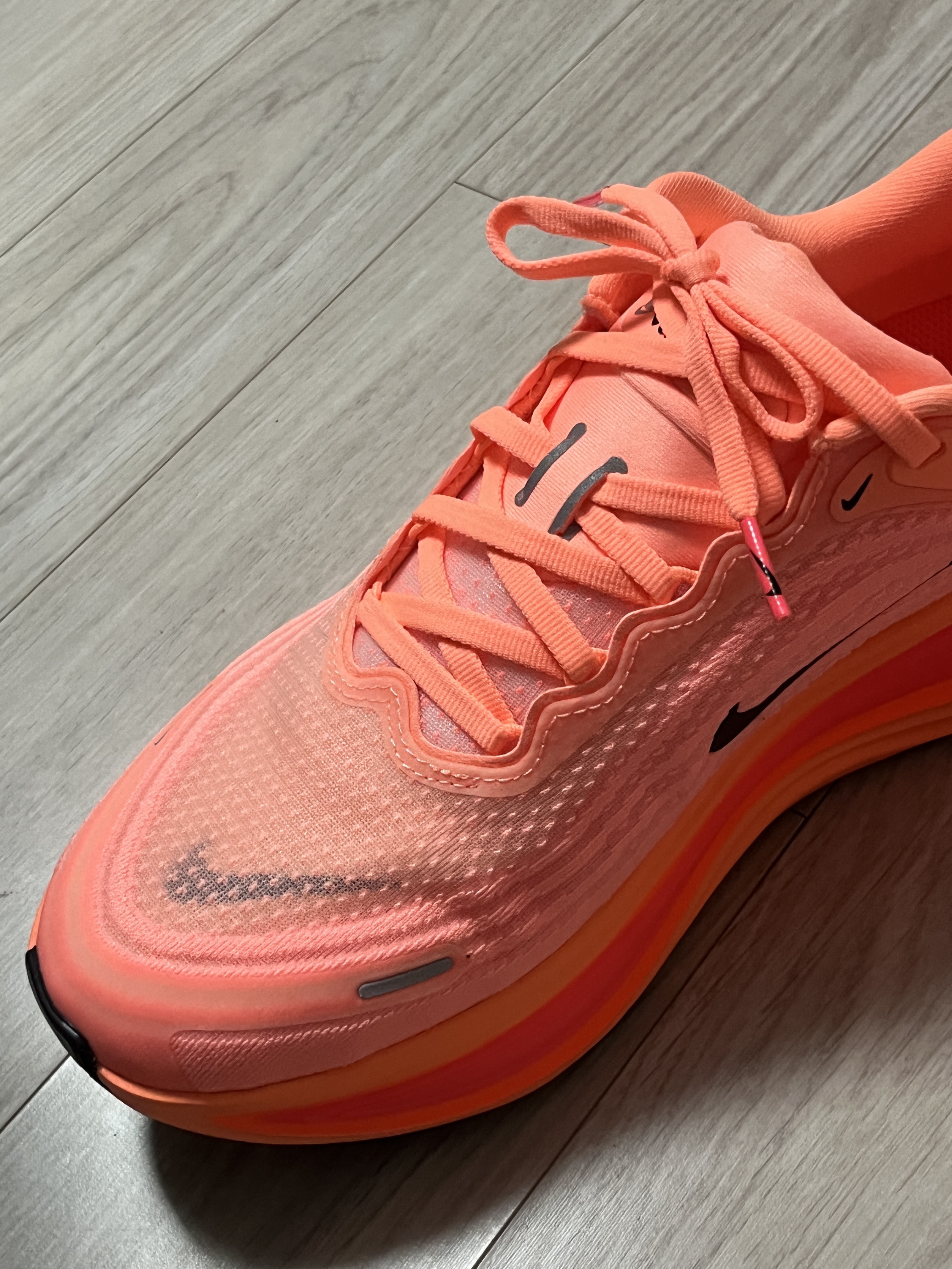 Nike Vomero Plus Orange Pulse Hot Lava 착용 스타일 - 5