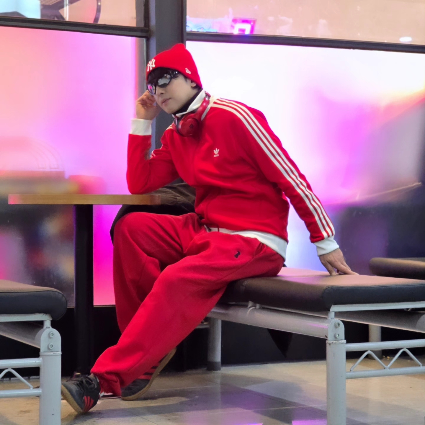 Adidas Adicolor Classic Beckenbauer Track Top Better Scarlet White - US Sizing, Adidas Adicolor Classic Beckenbauer Track Top Better Scarlet White - KR Sizing 착용 스타일 - 2