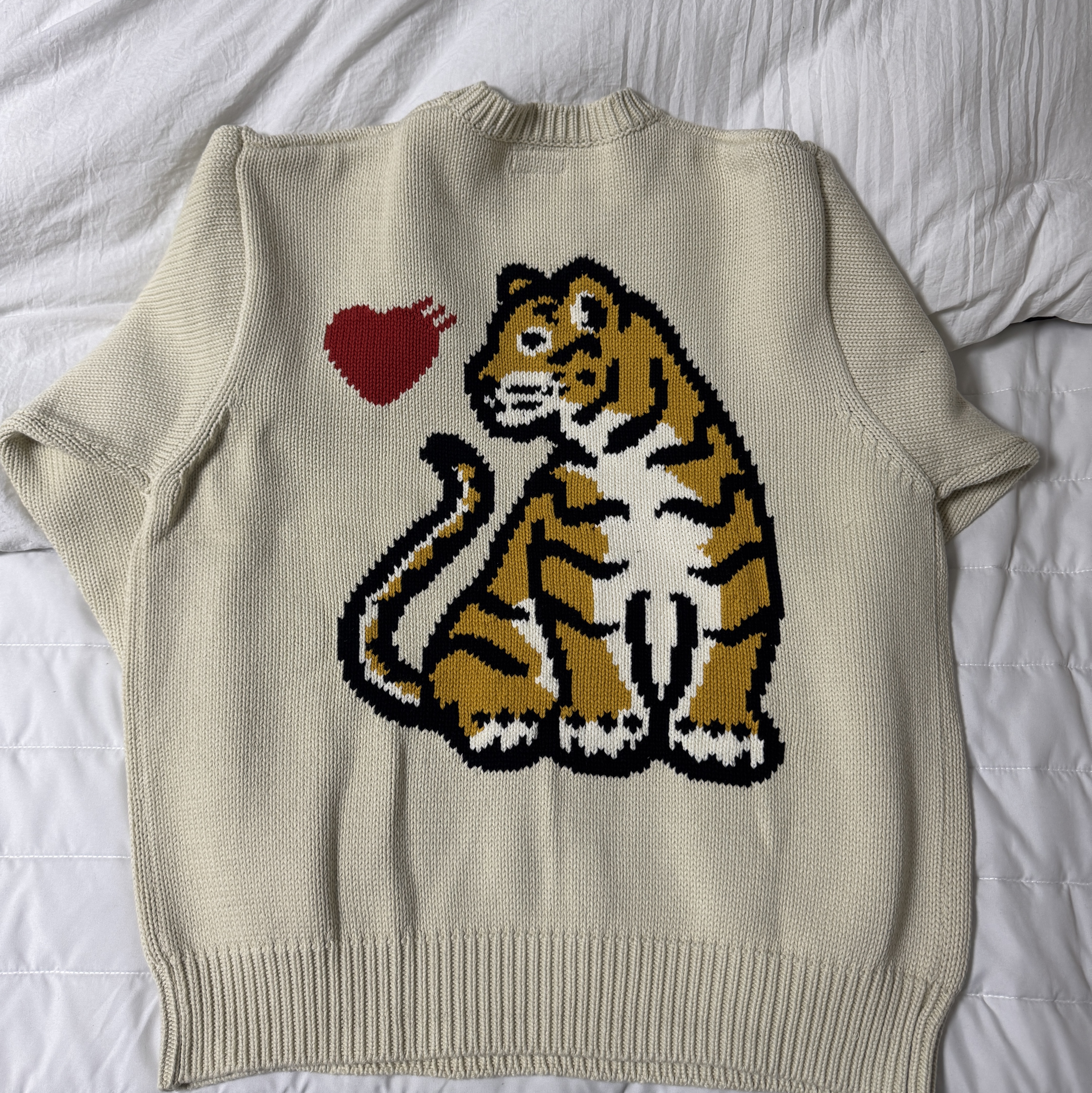 Human Made Graphic Sweater White 착용 스타일 - 1