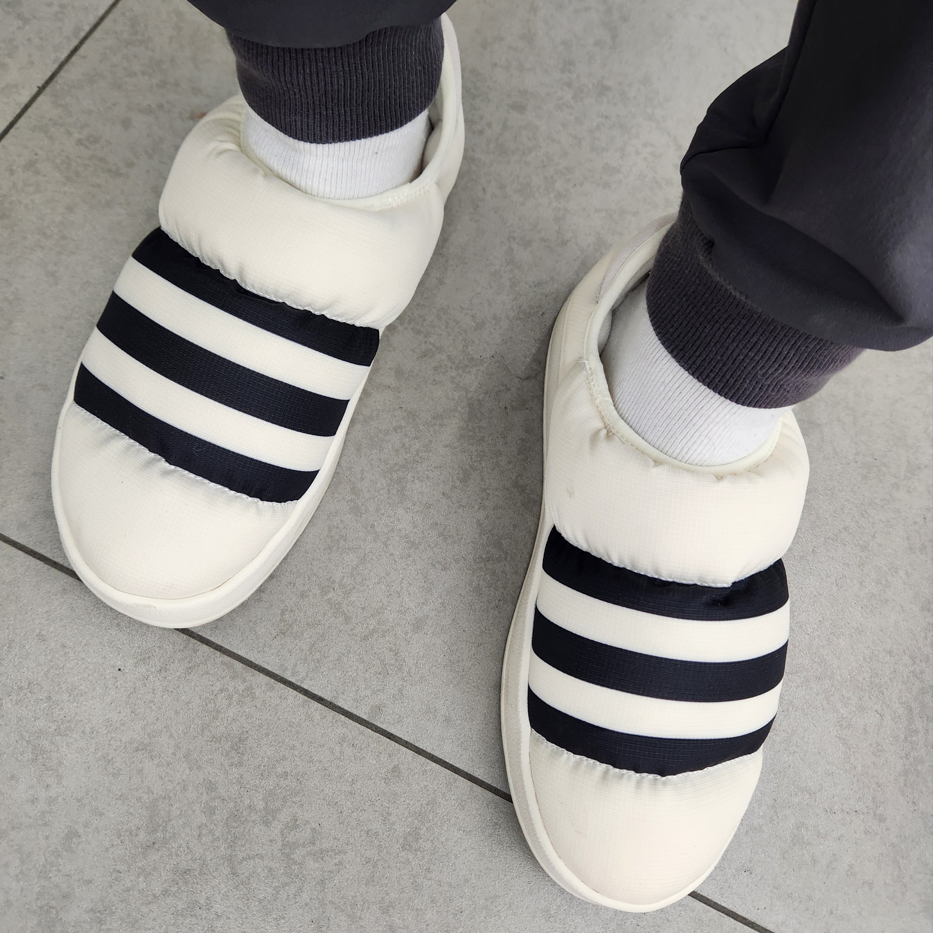 Adidas Puffylette Off White 착용 스타일