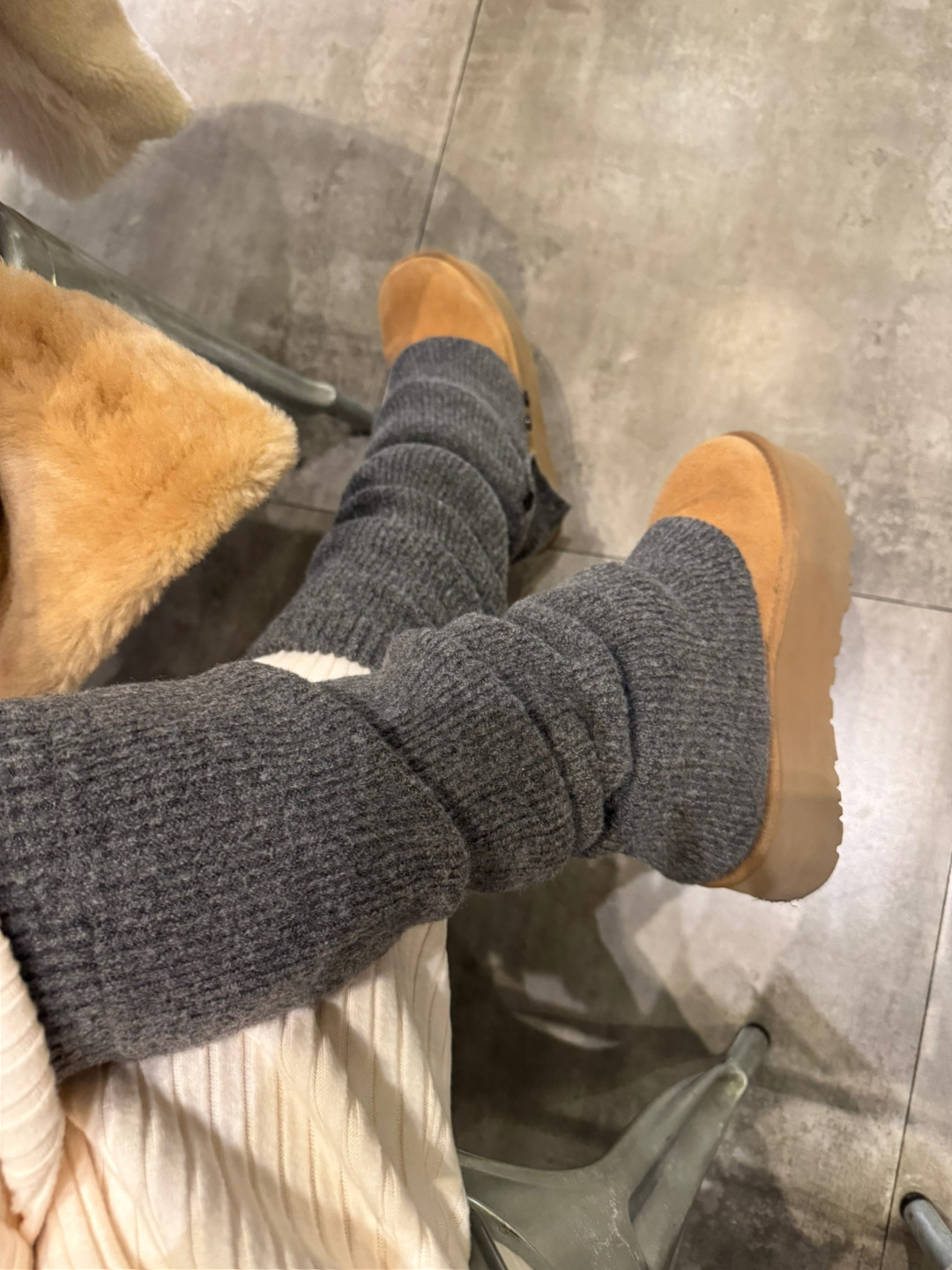 (W) UGG Classic Ultra Mini Platform Boots Chestnut 착용 스타일