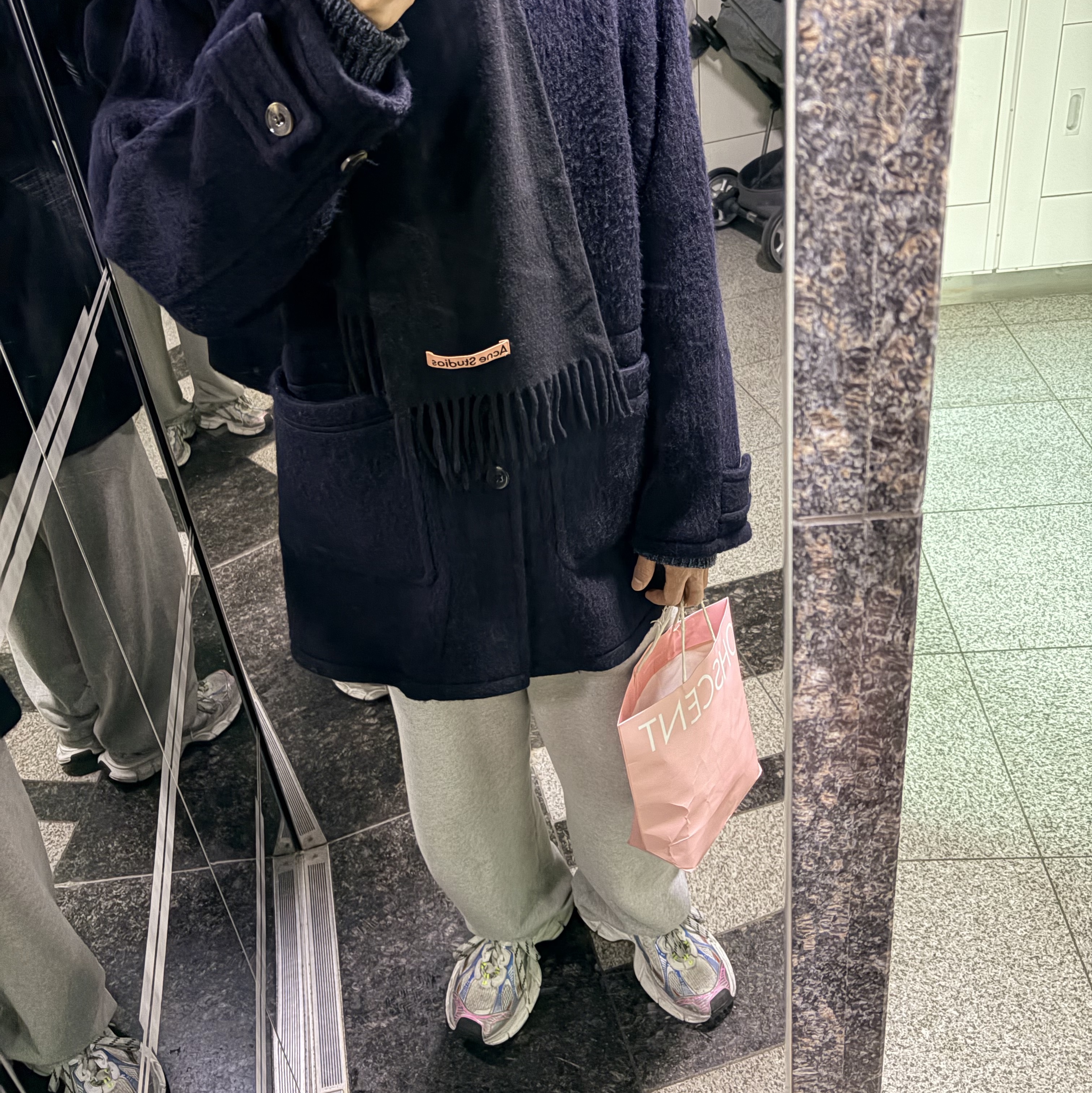 Balenciaga 3XL Sneakers White Red Blue 착용 스타일