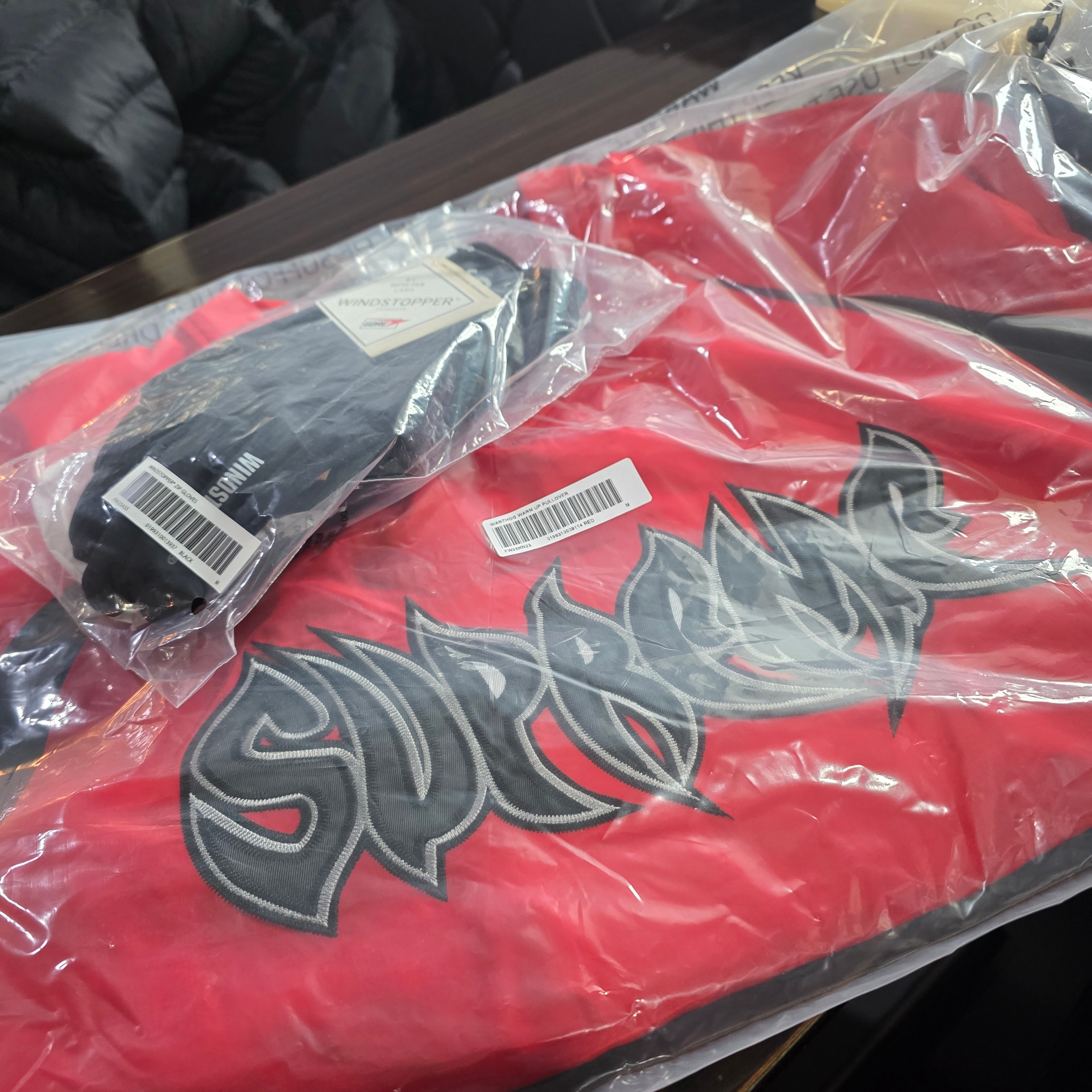 Supreme Micro Down Half Zip Hooded Pullover Black - 23FW, Chrome Hearts Silichrome CH Cross Pendant Black 2022/2023/2025 착용 스타일 - 4