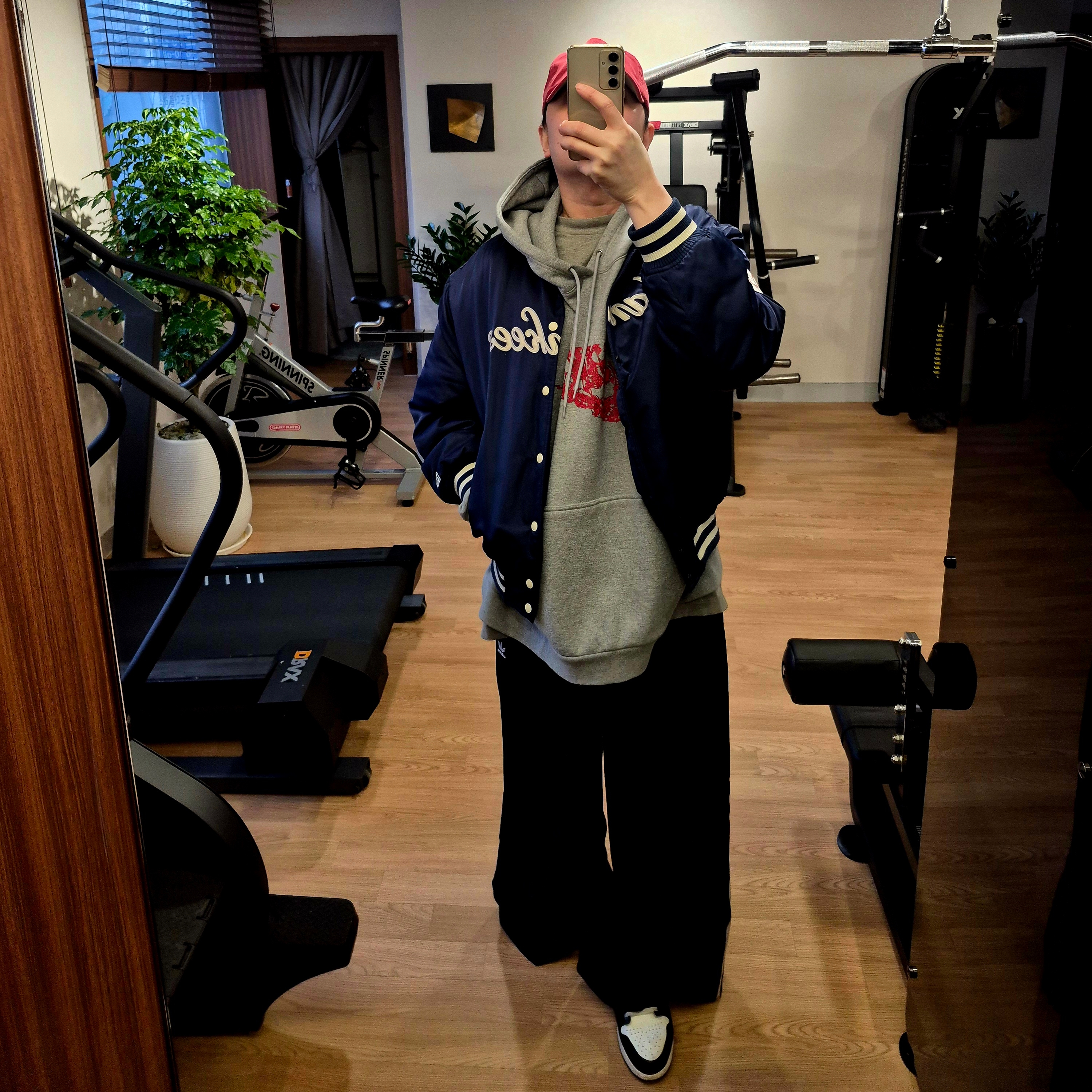 Jordan 1 Retro Low OG Mocha, IAB Studio x Pokemon Swallowed Up Pikachu Cap Red - Offline Store Exclusive 착용 스타일