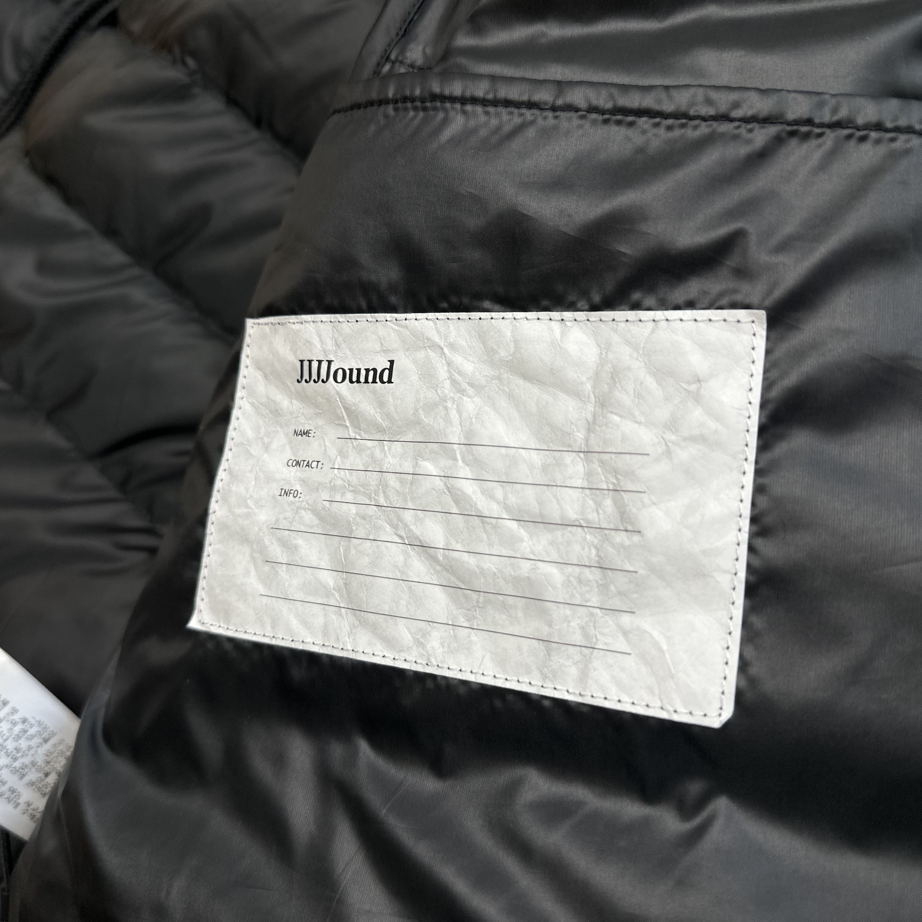 Descente Allterrain x JJJJound Down Jacket Black Charcoal 착용 스타일 - 4