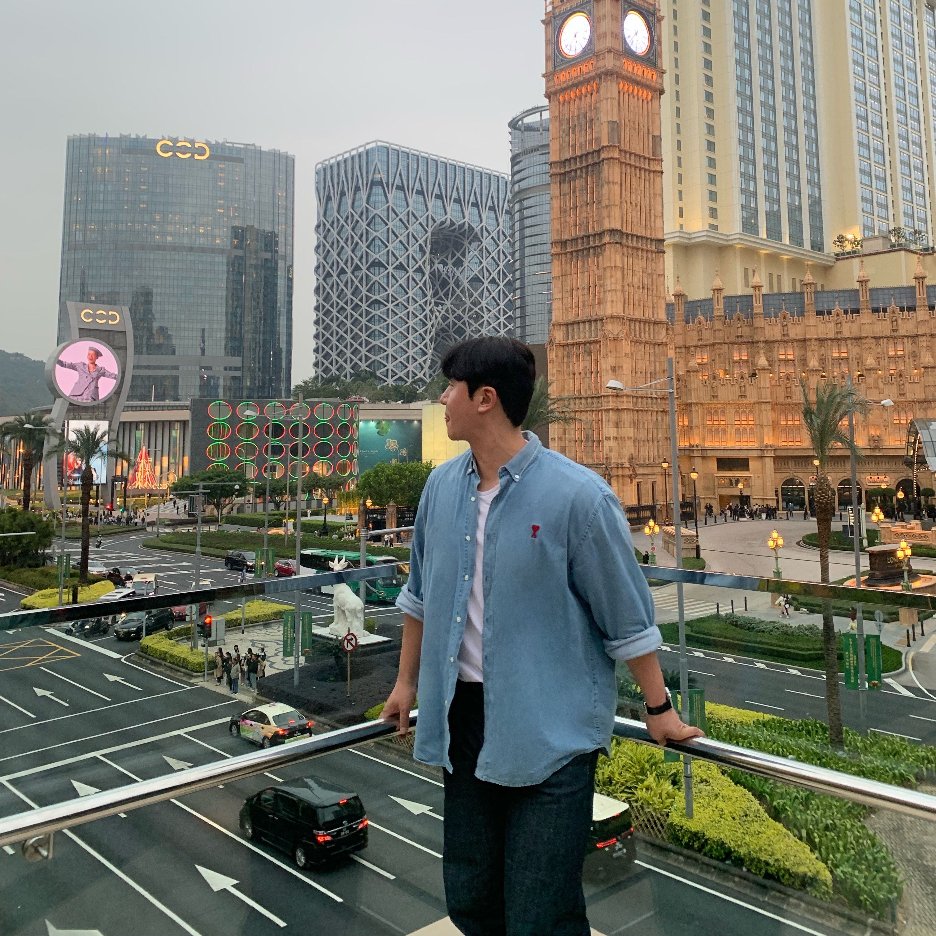 AMI de Coeur Button Down Cotton Shirt Used Blue 착용 스타일