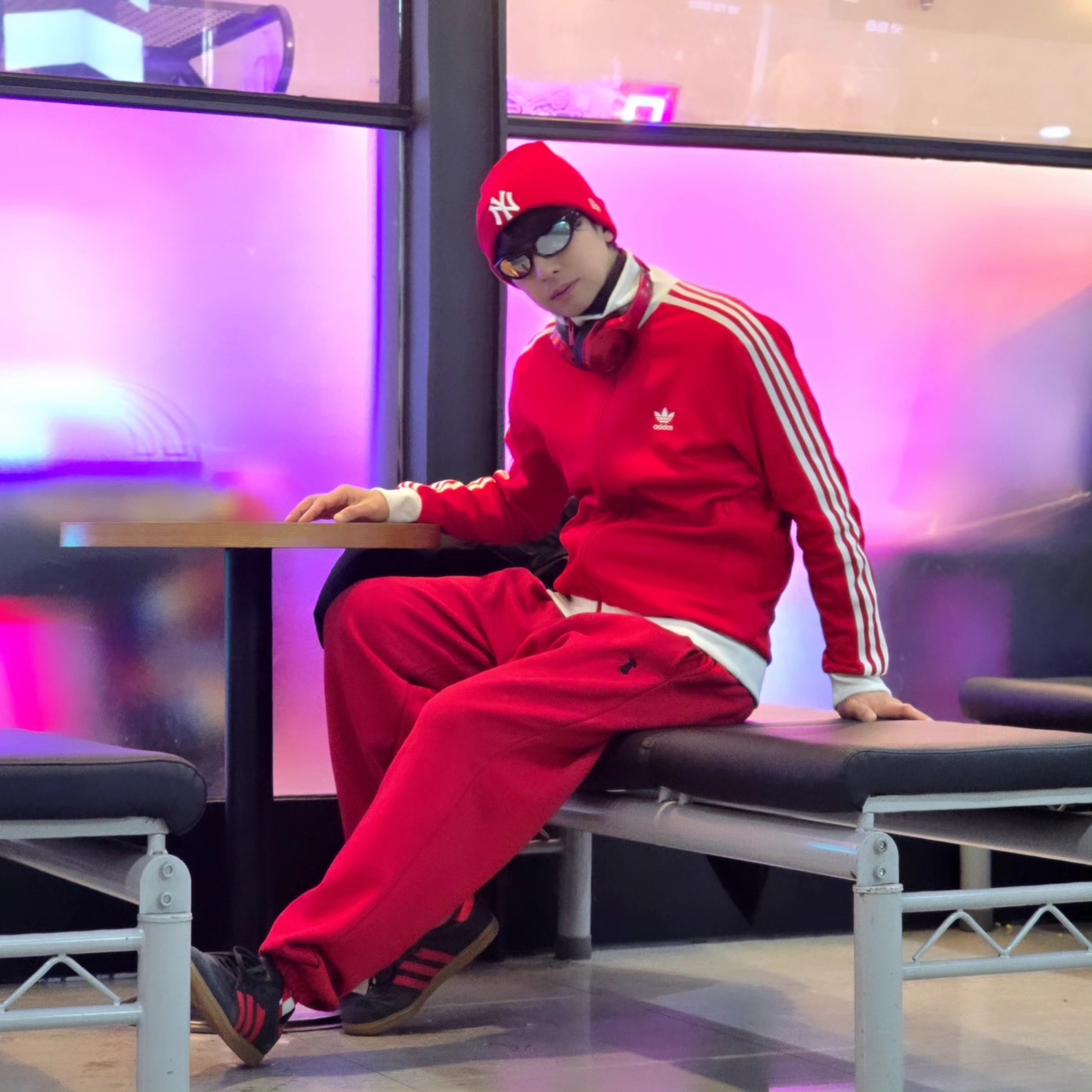 Adidas Adicolor Classic Beckenbauer Track Top Better Scarlet White - US Sizing, Adidas Adicolor Classic Beckenbauer Track Top Better Scarlet White - KR Sizing 착용 스타일 - 1