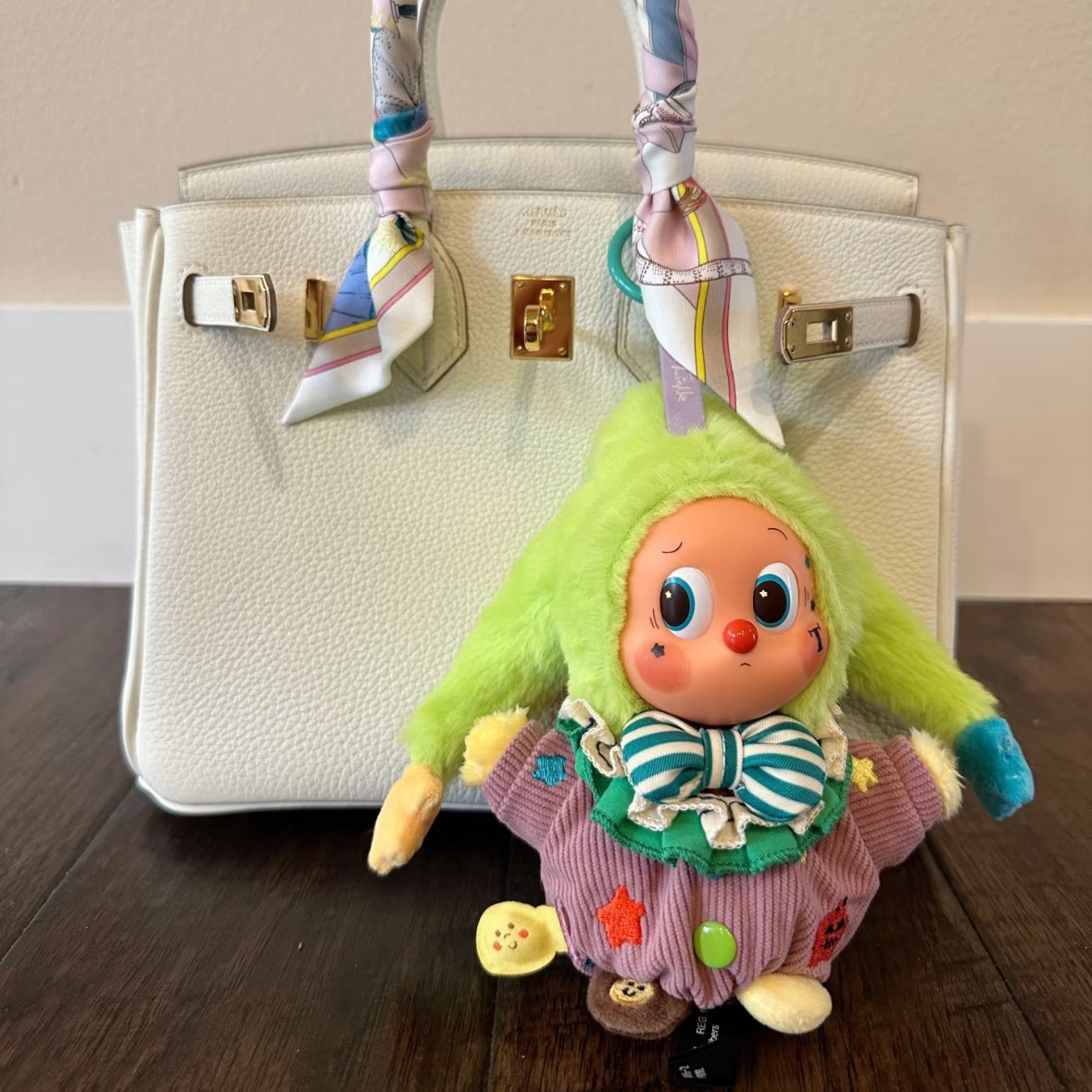 Pop Mart Why So Serious Series Vinyl Plush Pendant Bubblegum (Opened Case) 착용 스타일