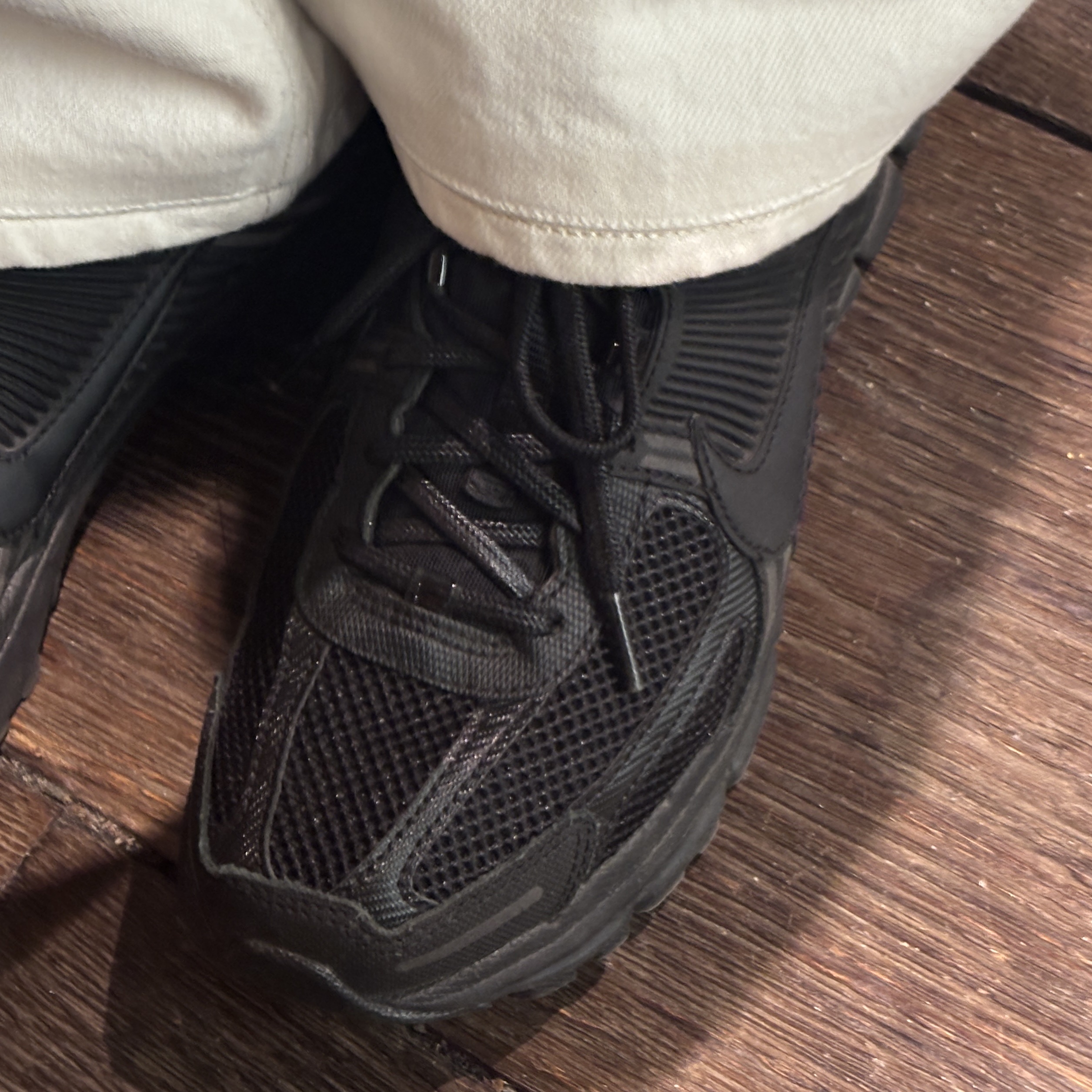 Nike Zoom Vomero 5 SP Black 착용 스타일 - 3