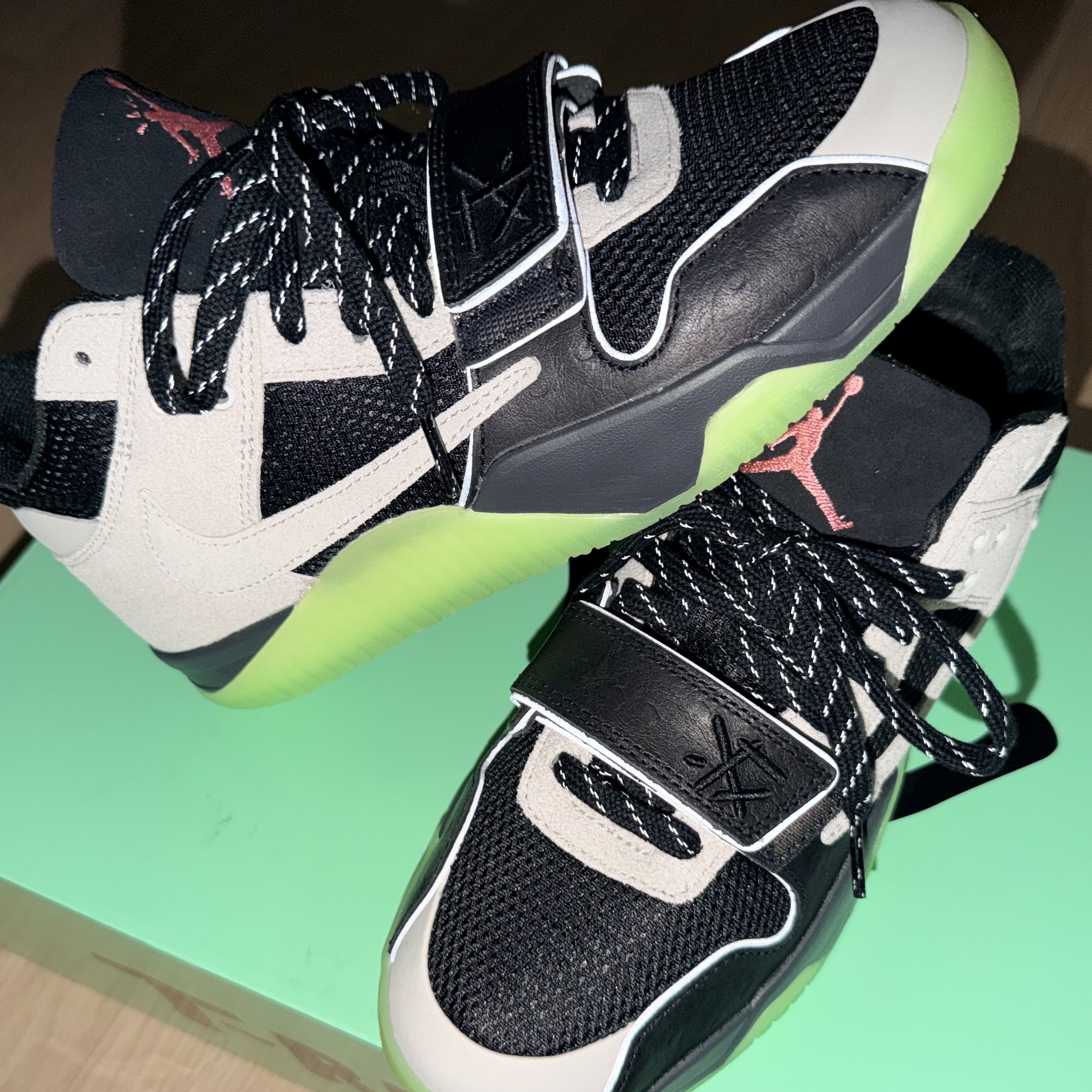 Jordan x Travis Scott x Chase B Jumpman Jack TR Black Night Silver 착용 스타일 - 2