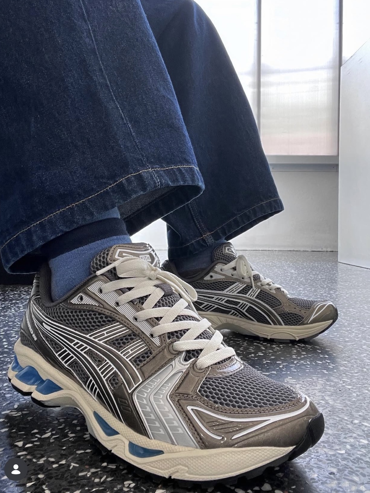 Asics x Ronnie Fieg x Kith Gel-Kayano 14 Granite Gray White 착용 스타일