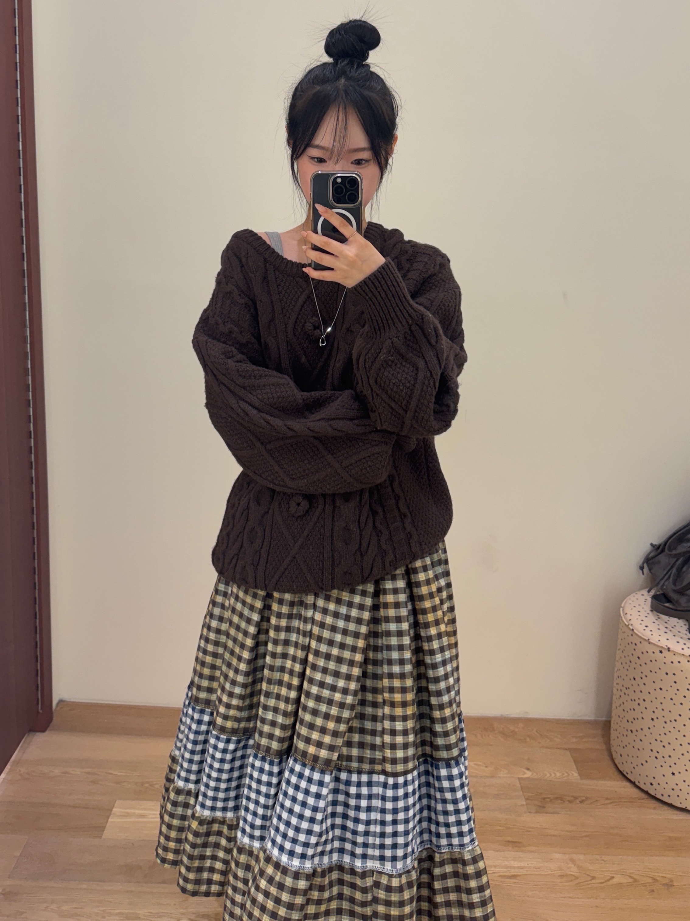 COYSEIO Pompom Cable Knit Ivory, COYSEIO Shirring Midi Skirt Check 착용 스타일