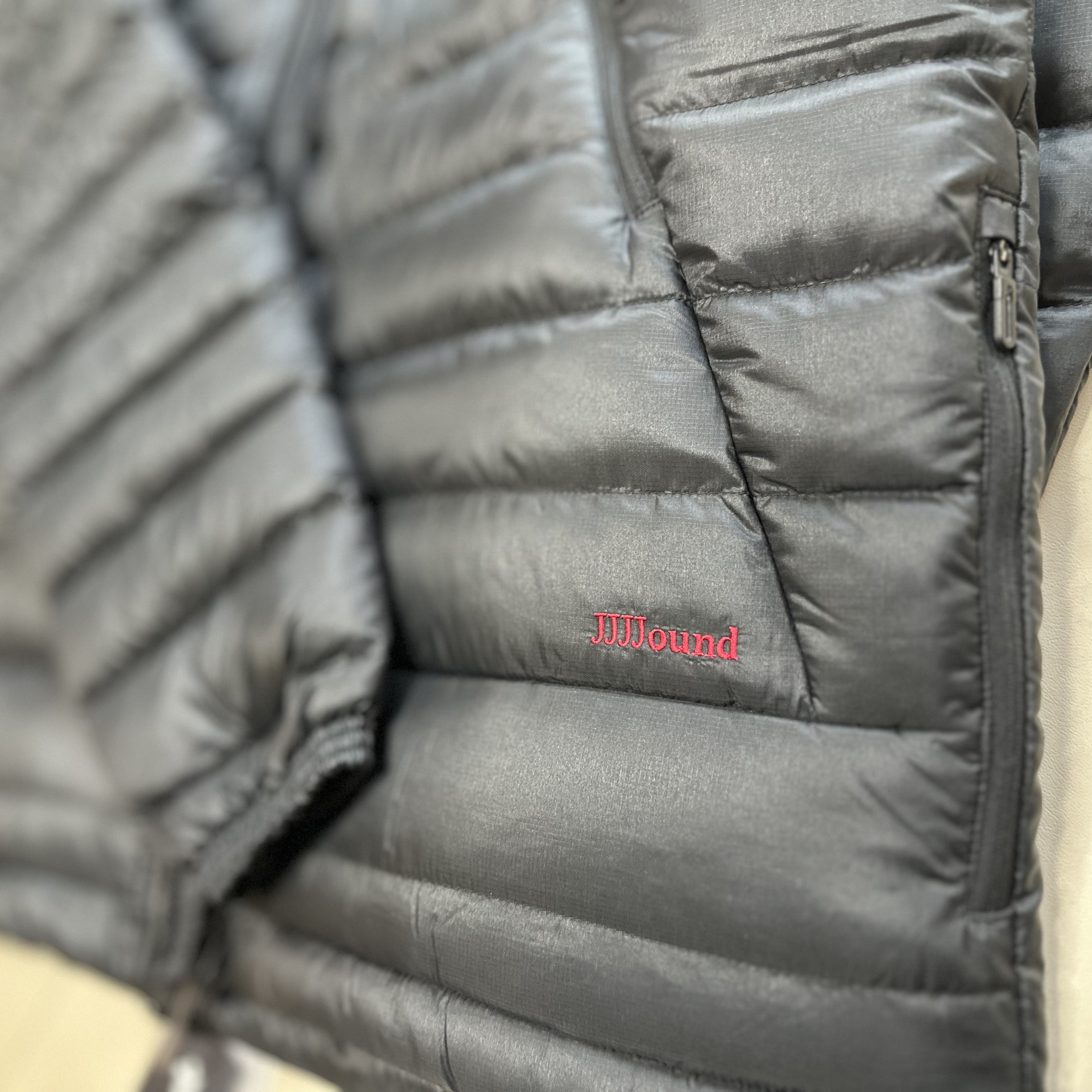 Descente Allterrain x JJJJound Down Jacket Black Charcoal 착용 스타일 - 2