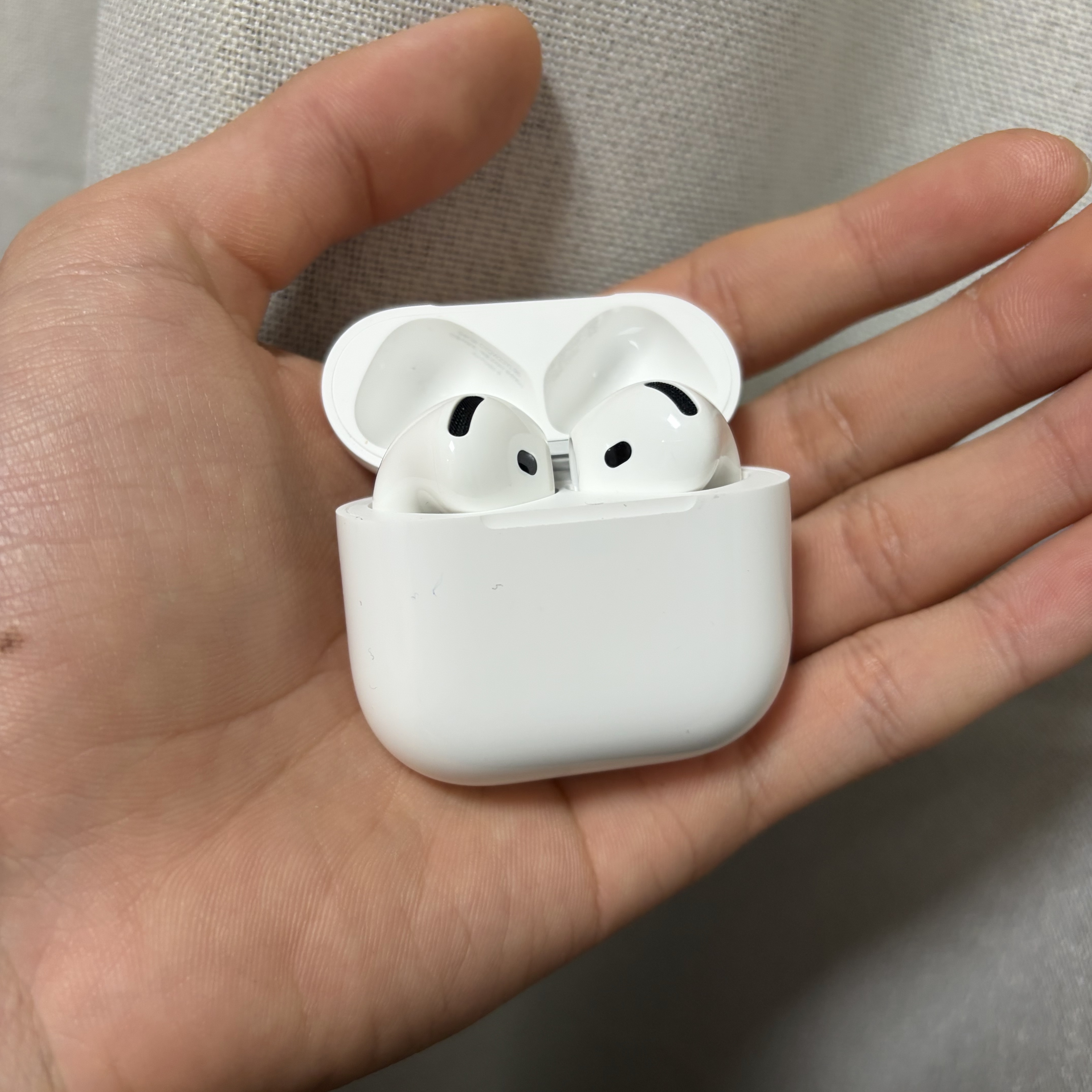 Apple Airpods 4th Gen (Korean Ver.) 착용 스타일